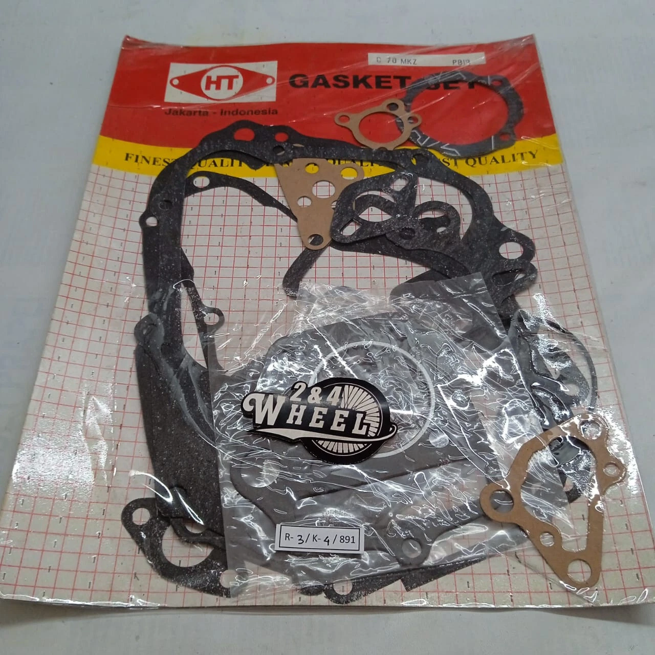 Honda C70 complete gasket set new