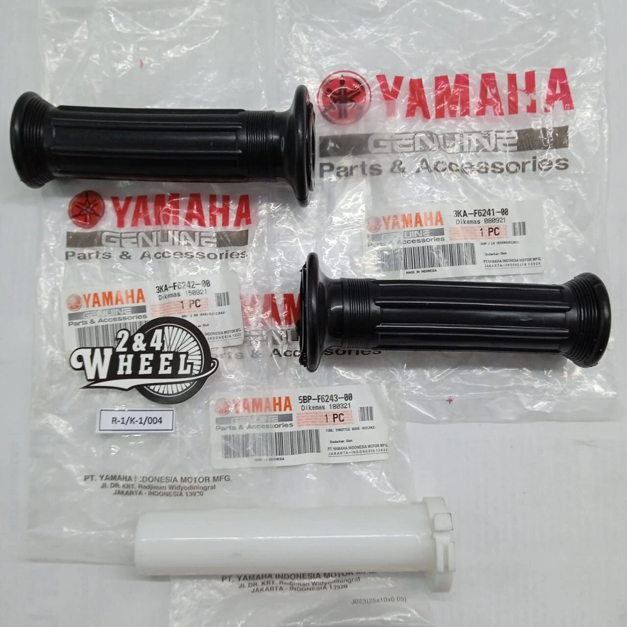 Genuine Yamaha RX115 RXS RXK RXS100 YB100 SR125 YZ50 DT50 Hand Grip and Throttle Pipe Set