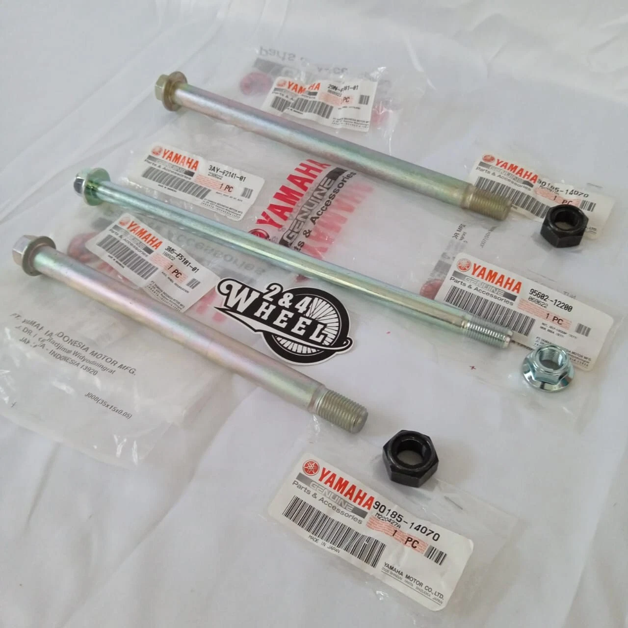 Yamaha RX Rear Front Wheel Hub Axle Swingarm Pivot Shaft