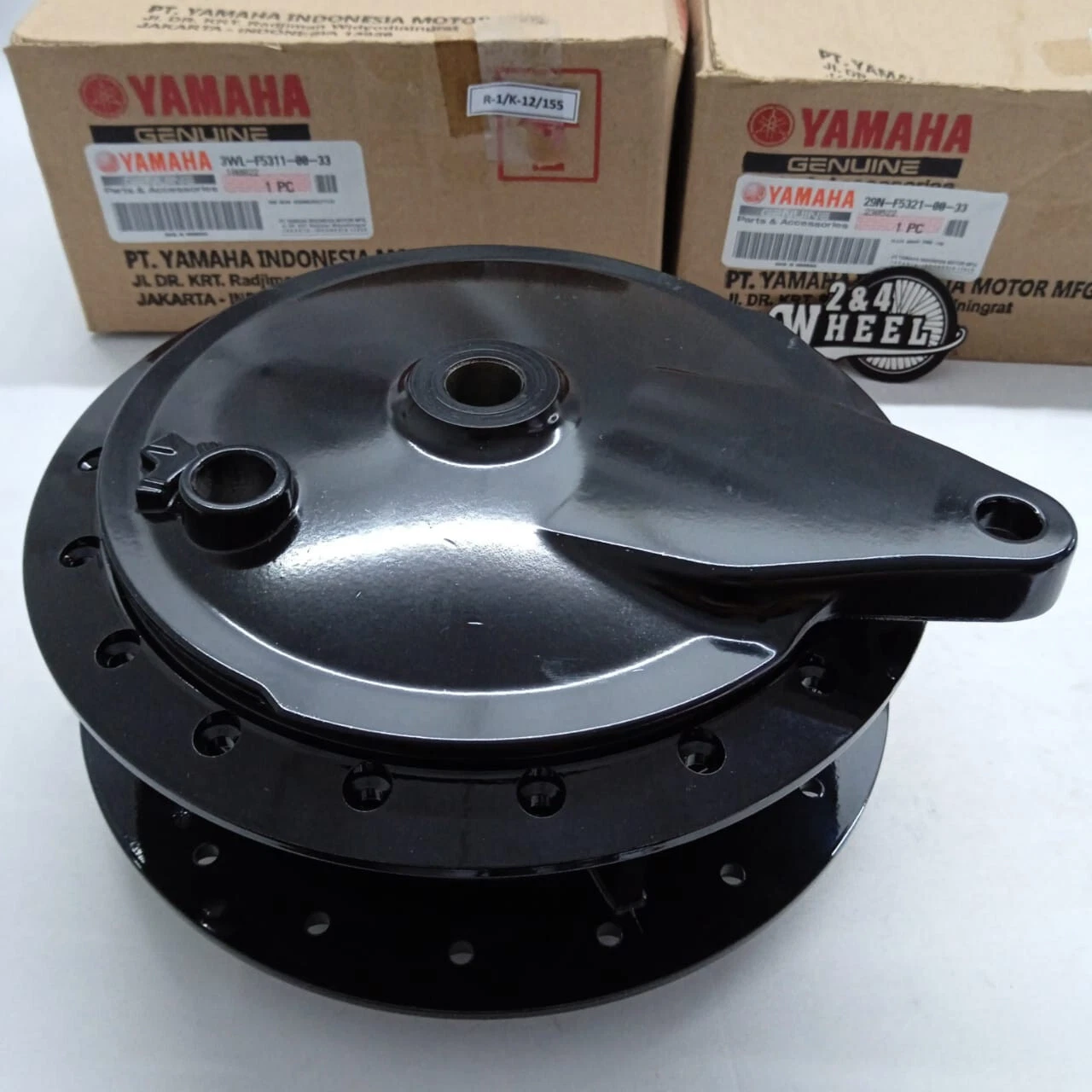 Genuine Yamaha RX115 RXS RXS115 RXK RX135 Rear Wheel Hub and Hub Panel Set