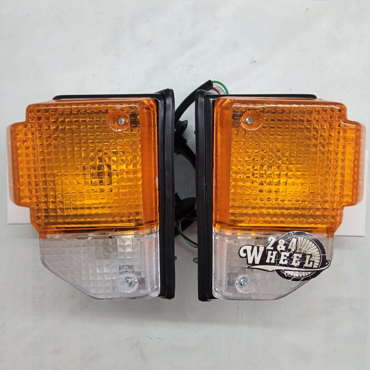 Toyota Land Cruiser BJ70 70 Front Turn Signal Light Lamp Pair Lh/Rh Black NEW