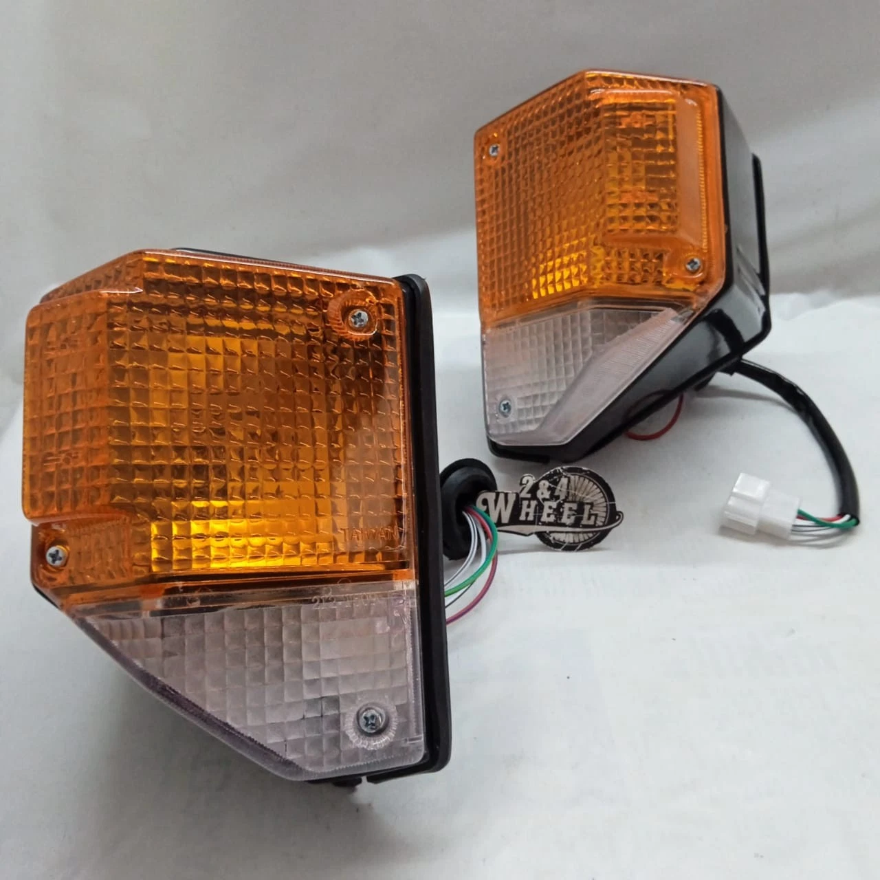 Toyota Land Cruiser BJ70 70 Front Turn Signal Light Lamp Pair Lh/Rh Black NEW - Image 2