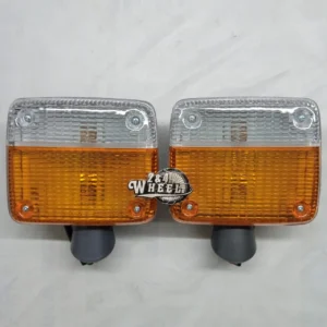 Toyota Land Cruiser FJ40 FJ45 BJ40 BJ45 HJ45 Front Turn Signal Light Lamp Pair