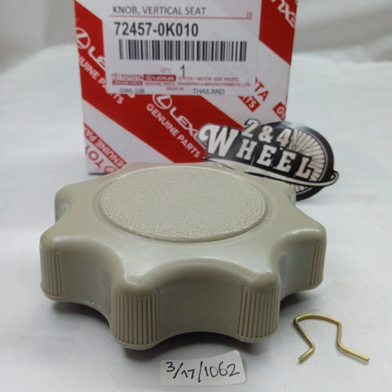 Toyota Innova 1st Gen Lexus Lever Knob Vertical Seat 72457-0K010 NEW