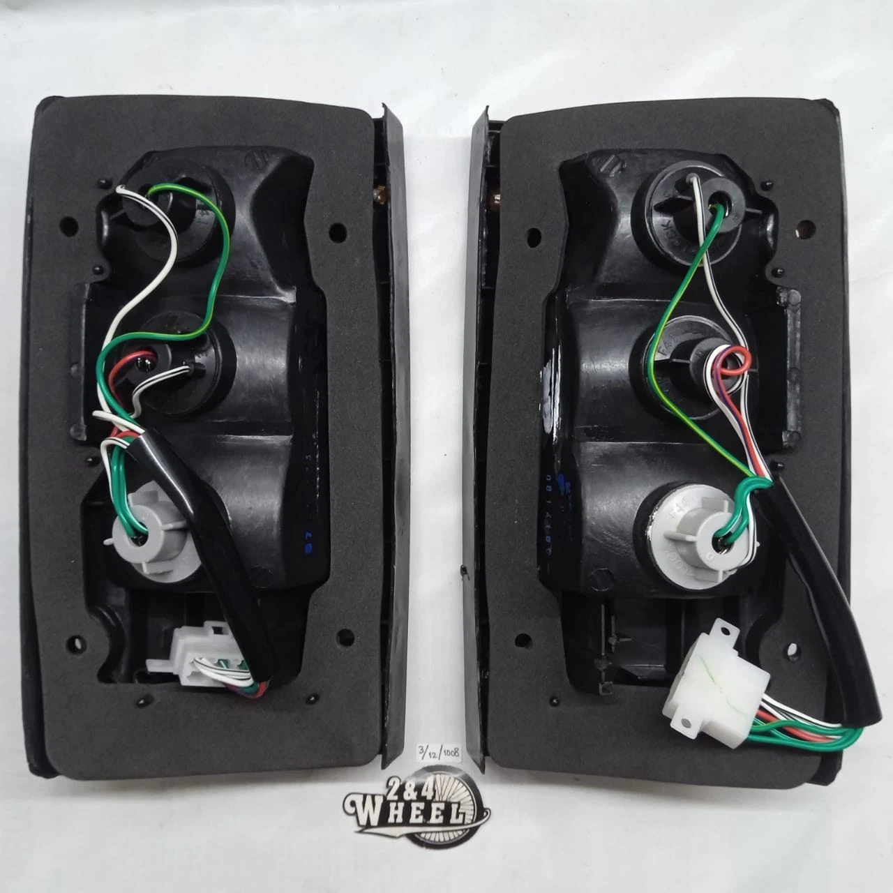 Toyota Truck LN85 YN90 LN107 LN106 LN109 YN86 YN105 Tail Light Rear Lamp Pair LR - Image 2