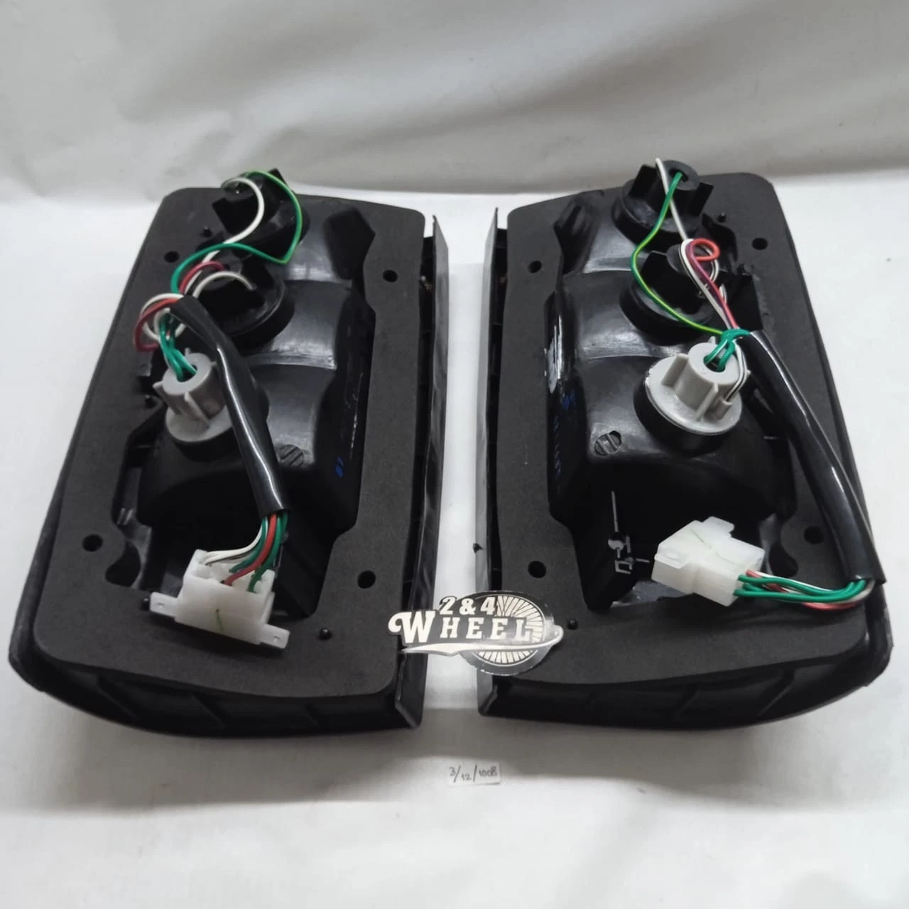 Toyota Truck LN85 YN90 LN107 LN106 LN109 YN86 YN105 Tail Light Rear Lamp Pair LR - Image 3