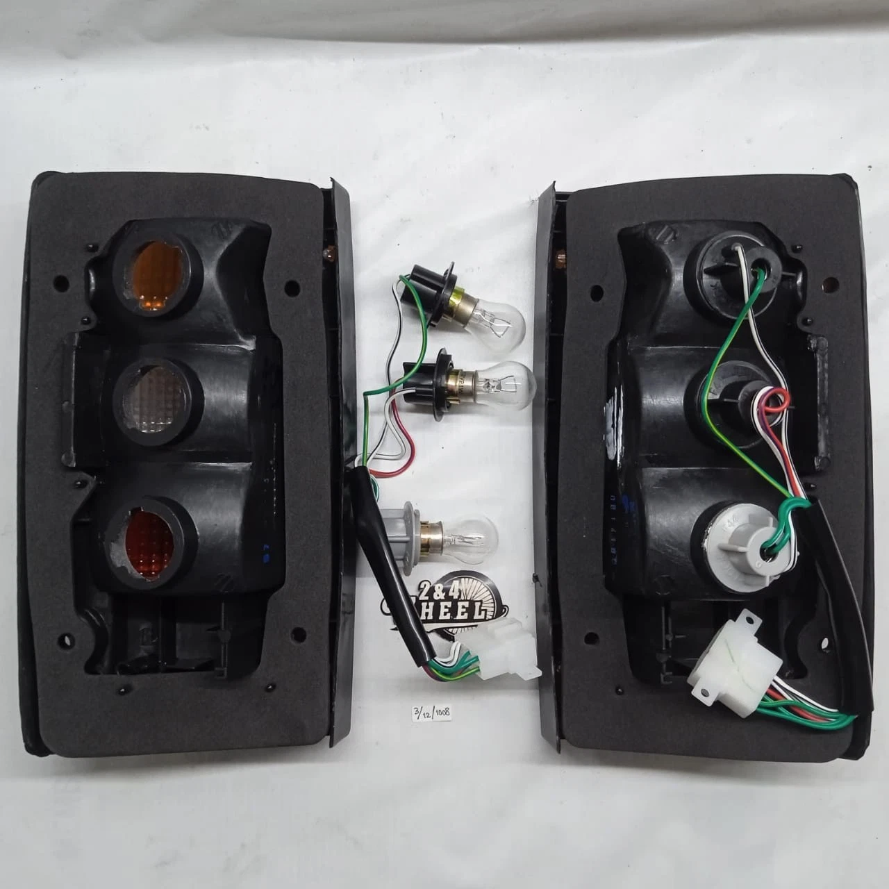 Toyota Truck LN85 YN90 LN107 LN106 LN109 YN86 YN105 Tail Light Rear Lamp Pair LR - Image 4