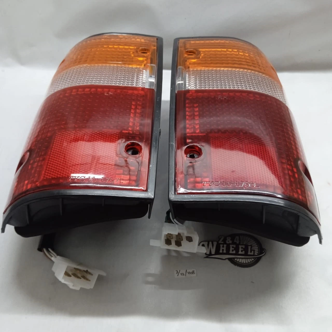 Toyota Truck LN85 YN90 LN107 LN106 LN109 YN86 YN105 Tail Light Rear Lamp Pair LR - Image 5