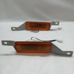 Toyota Corolla KE70 TE71 TE72 DX Front Bumper Parking Turn Signal Light Pair L/R