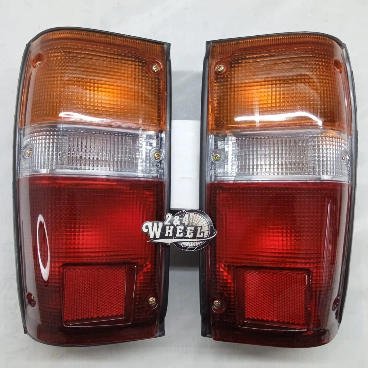 Toyota Hilux RN50 1983-1987 Fits RN60 RN70 Tail Light Rear Lamp Pair Lh/Rh
