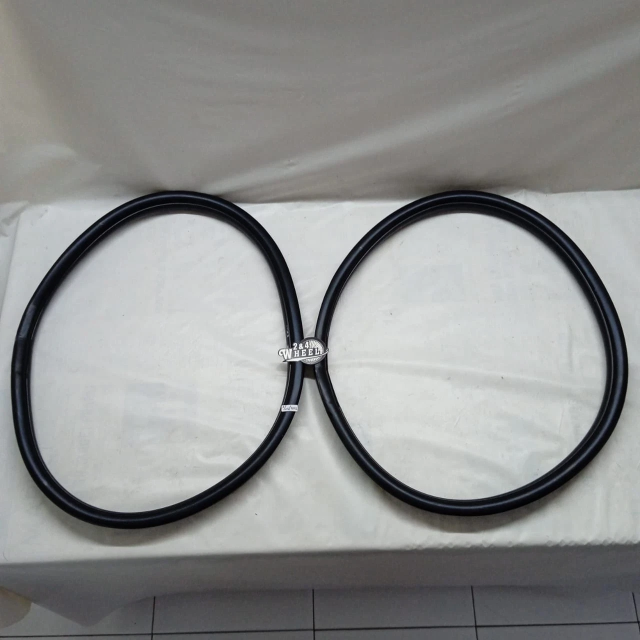 Toyota Land Cruiser FJ40 BJ40 2F Rear Curved Glass Rubber Seal Pair L/R NEW