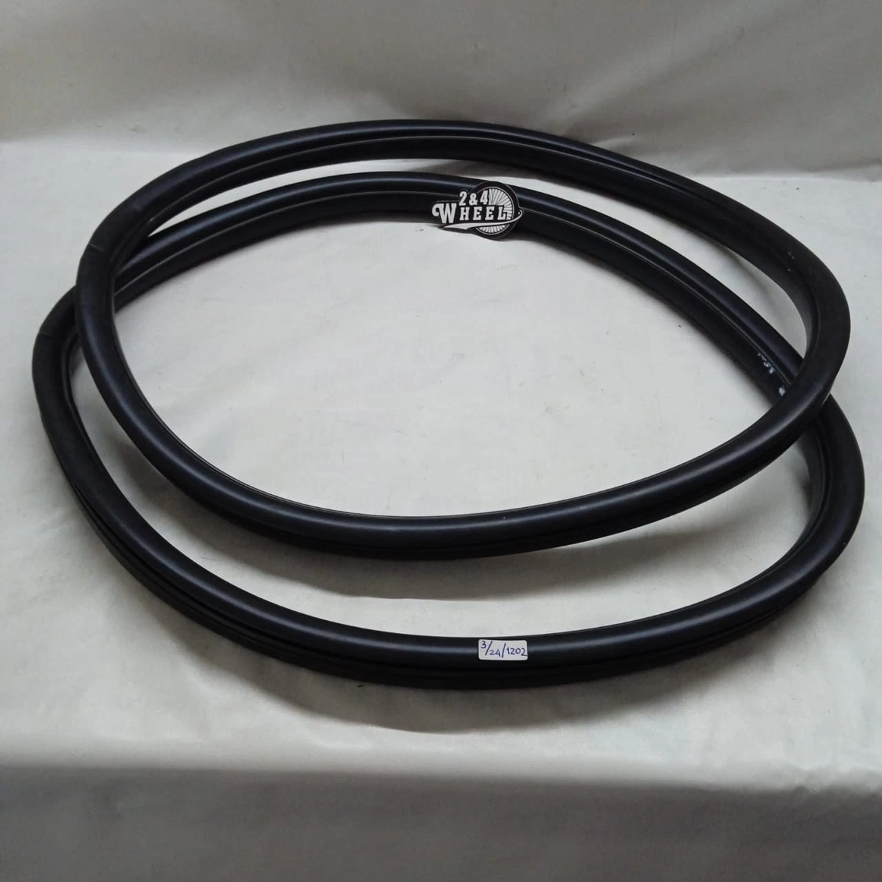 Toyota Land Cruiser FJ40 BJ40 2F Rear Curved Glass Rubber Seal Pair L/R NEW - Image 2