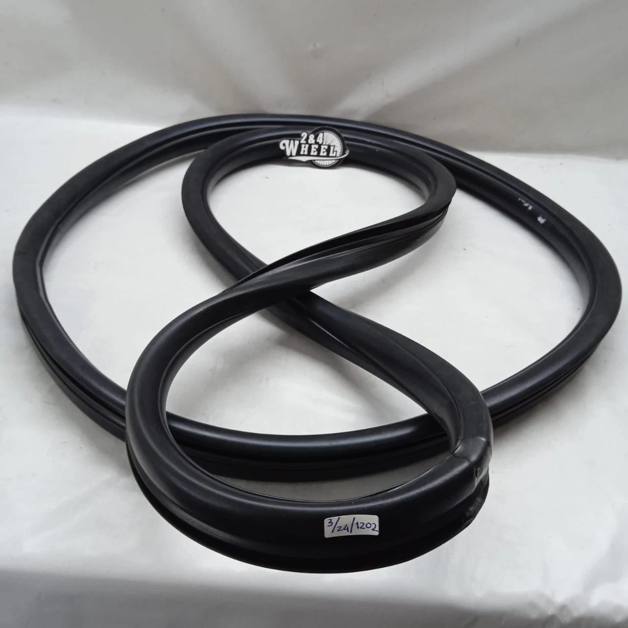 Toyota Land Cruiser FJ40 BJ40 2F Rear Curved Glass Rubber Seal Pair L/R NEW - Image 3