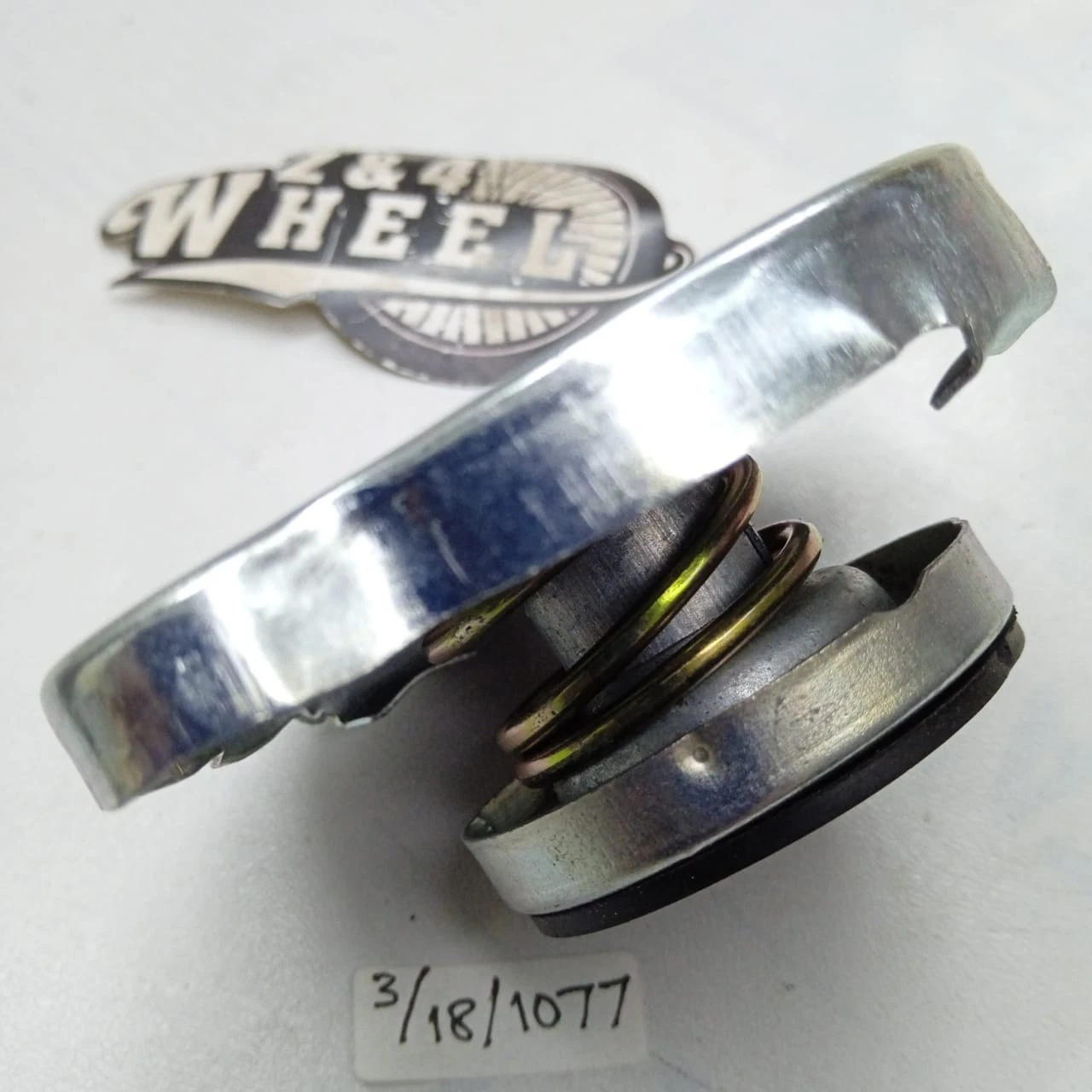 Toyota Land Cruiser FJ40 FJ45 FJ55 BJ40 BJ42 HJ45 HJ60 Radiator Cap Denso 0.9 - Image 2