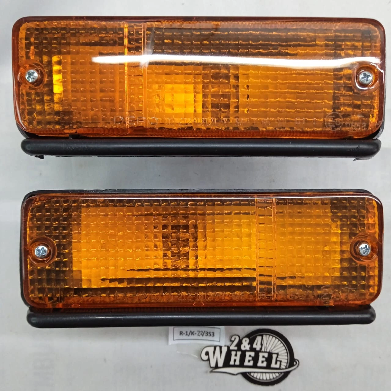 Toyota Corolla KE72 KE75 79-87 Front Bumper Turn Signal Lamp Assy 1Pair L/R NEW - Image 2