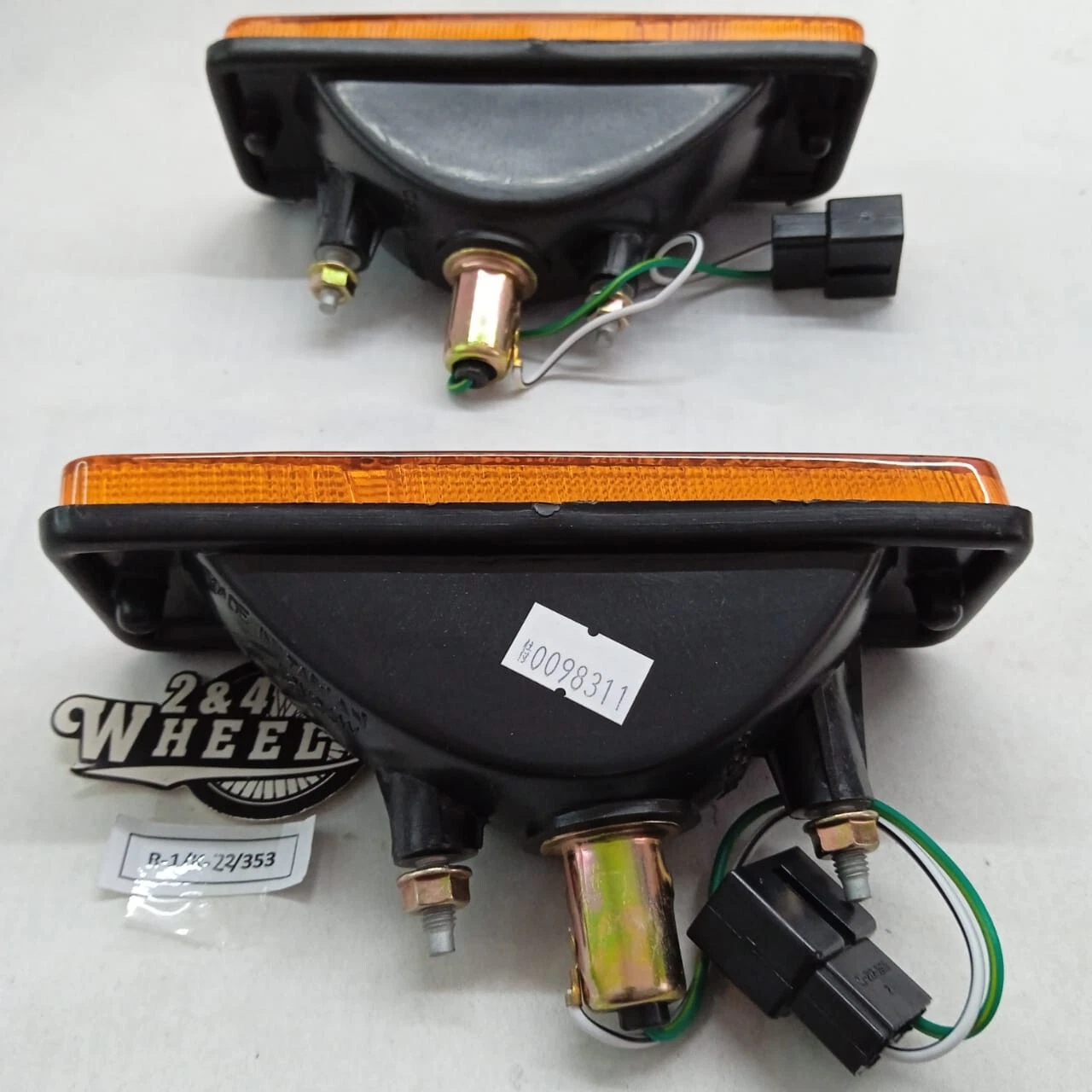 Toyota Corolla KE72 KE75 79-87 Front Bumper Turn Signal Lamp Assy 1Pair L/R NEW - Image 3