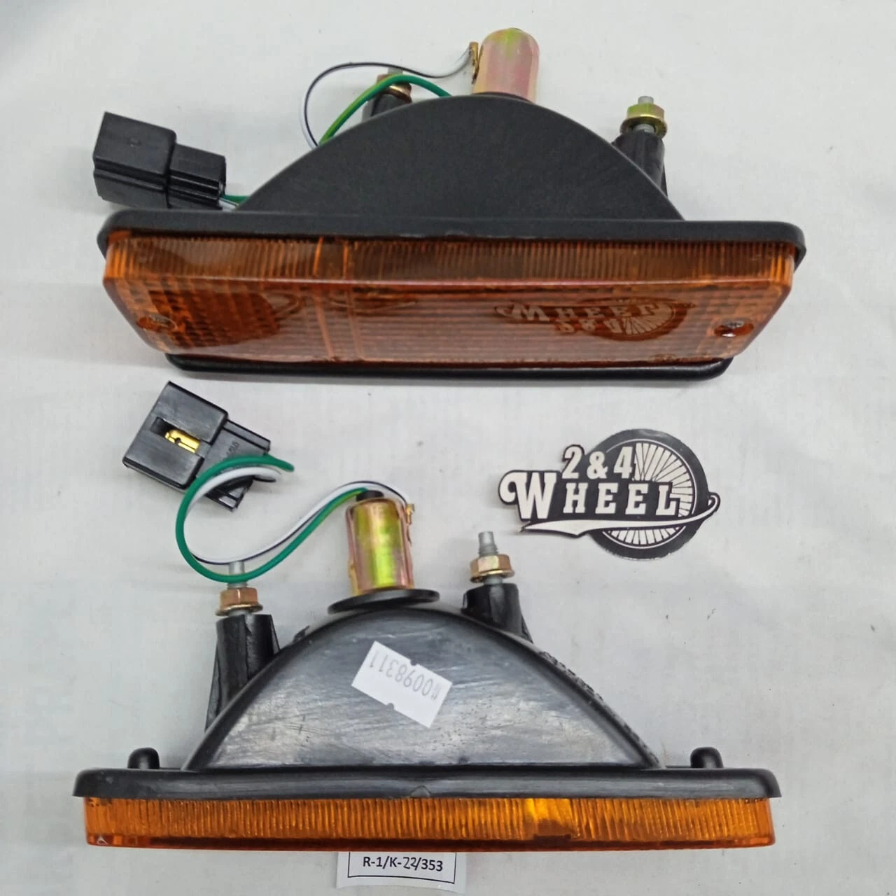 Toyota Corolla KE72 KE75 79-87 Front Bumper Turn Signal Lamp Assy 1Pair L/R NEW - Image 4