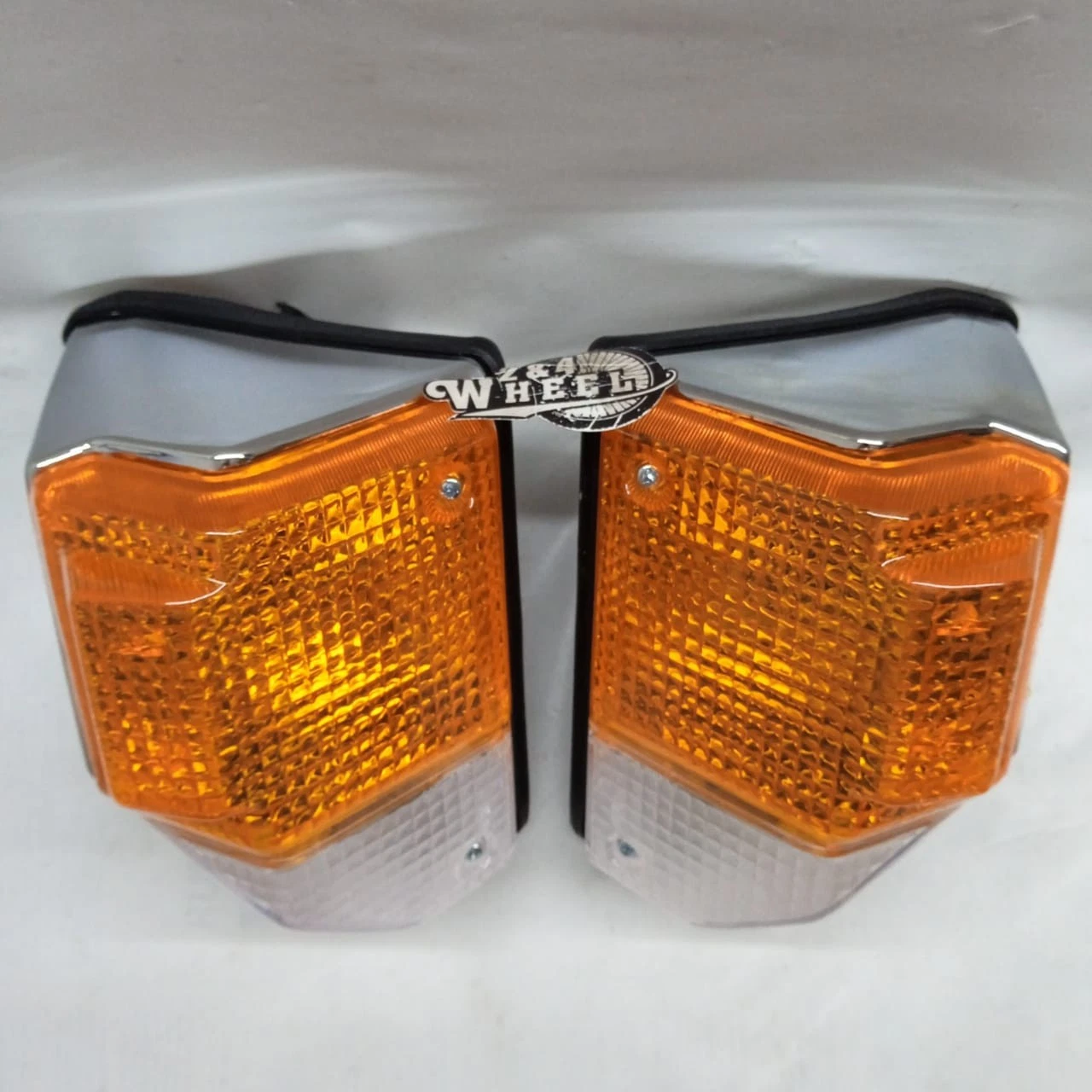Toyota Land Cruiser BJ70 70 Front Turn Signal Light Lamp Pair Lh/Rh Chrome NEW - Image 2