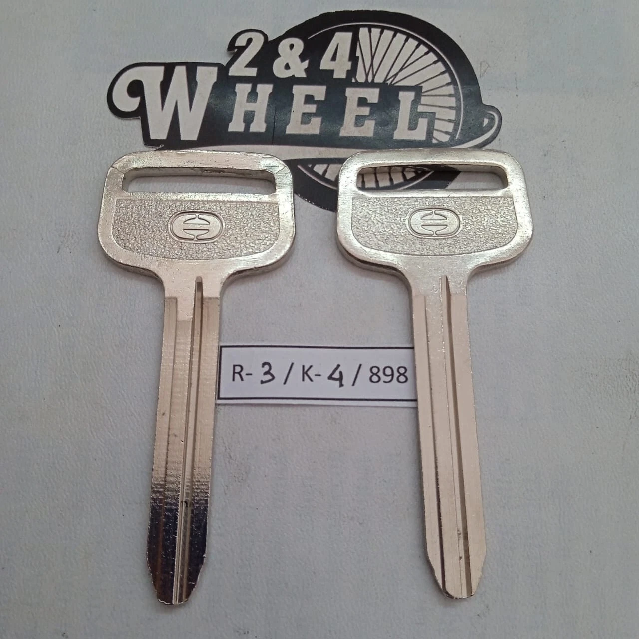 2Pcs Key Blank Uncut Hino Dutro NEW