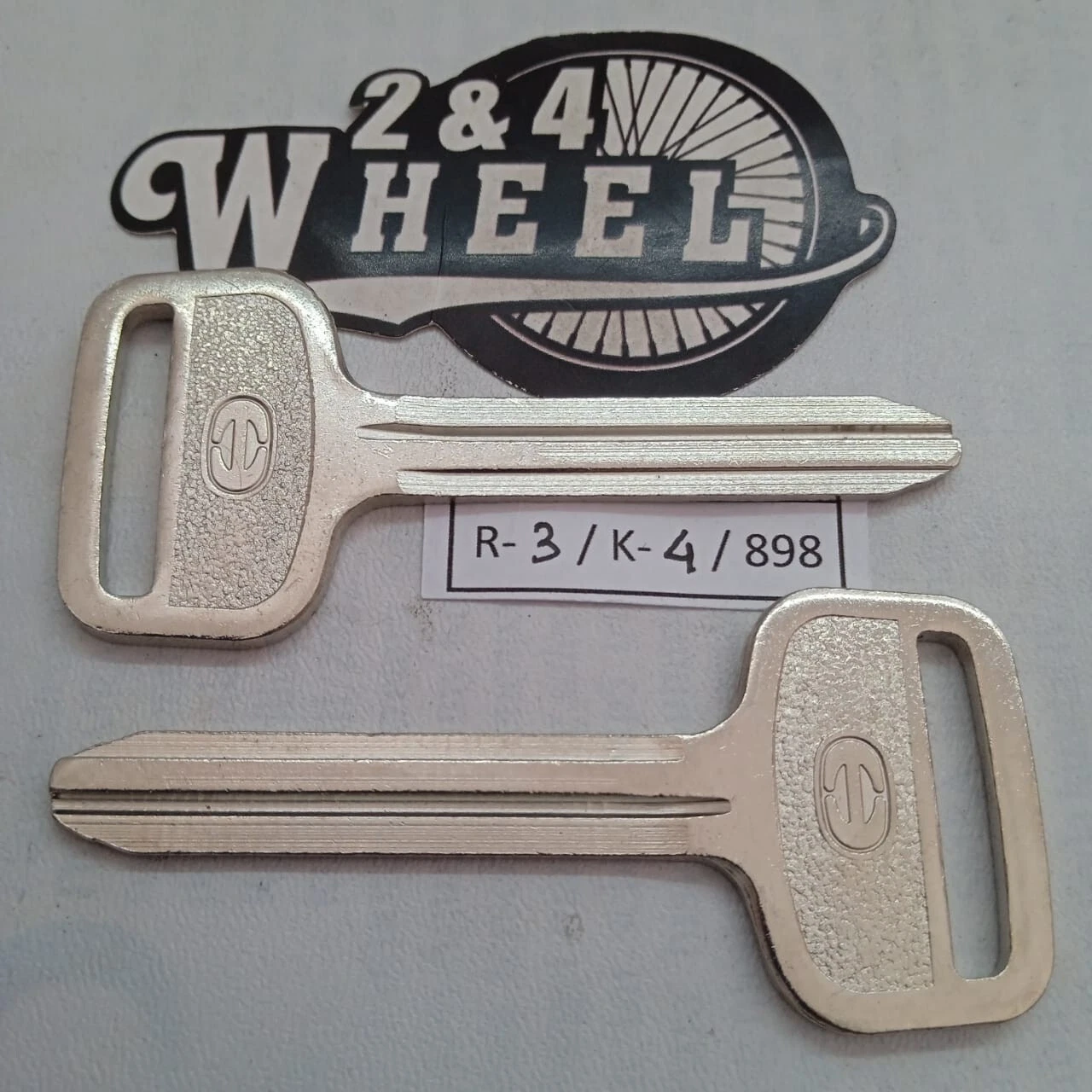 2Pcs Key Blank Uncut Hino Dutro NEW - Image 2