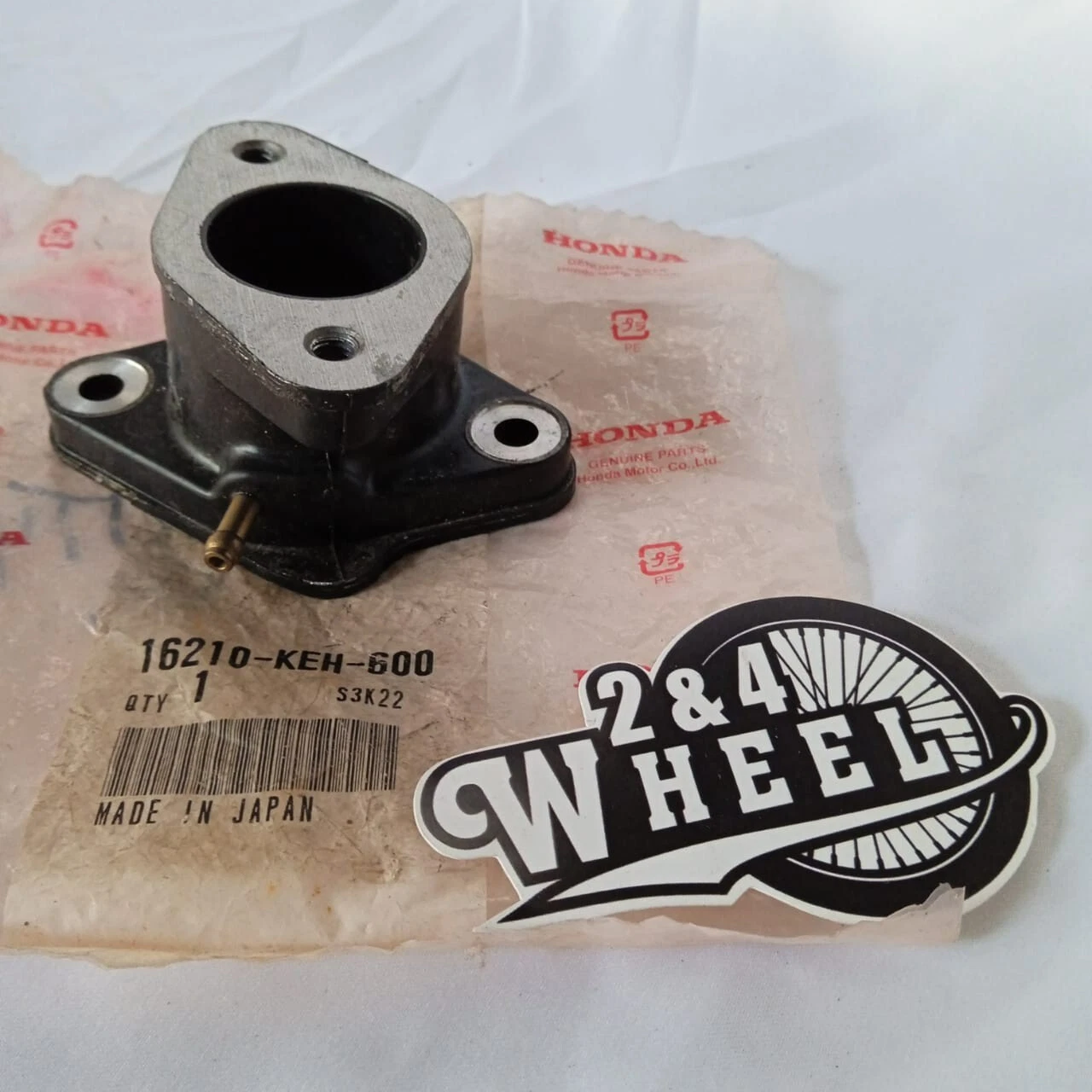 HONDA CARBURETOR INSULATOR INTAKE MANIFOLD 16210-KEH-600 GENUINE - Image 5