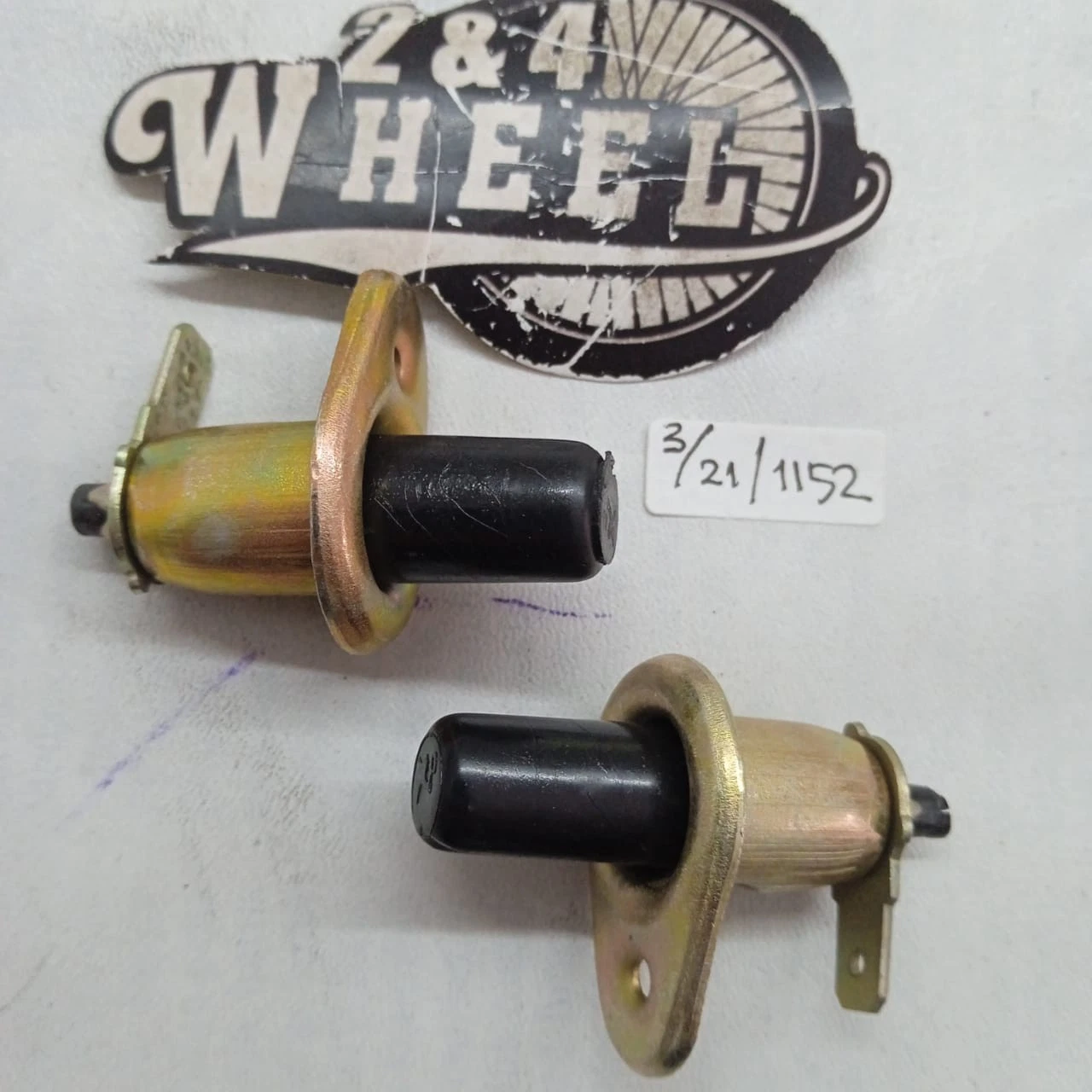2Pc Courtesy Lamp Switch Assy Fits Daihatsu TAFT Feroza Rocky Sportrak Fourtrak