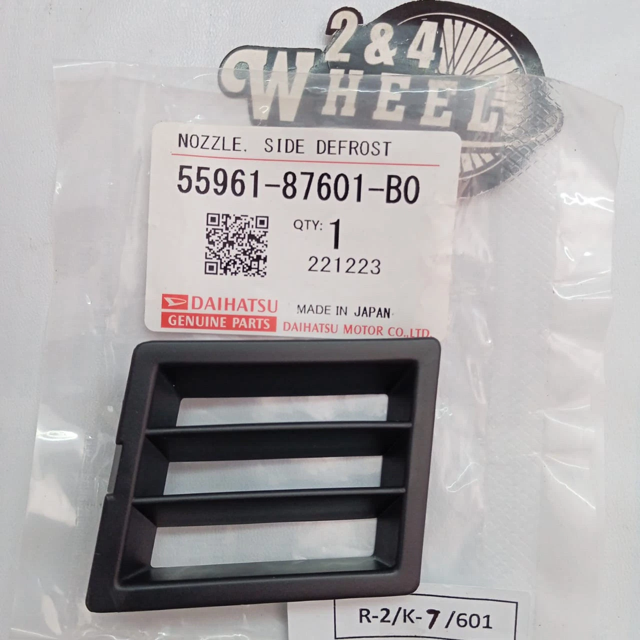 Daihatsu TAFT ROCKY FEROZA BLIZZARD LD20 Nozzle Side Defroster 1Pair NEW GENUINE - Image 2