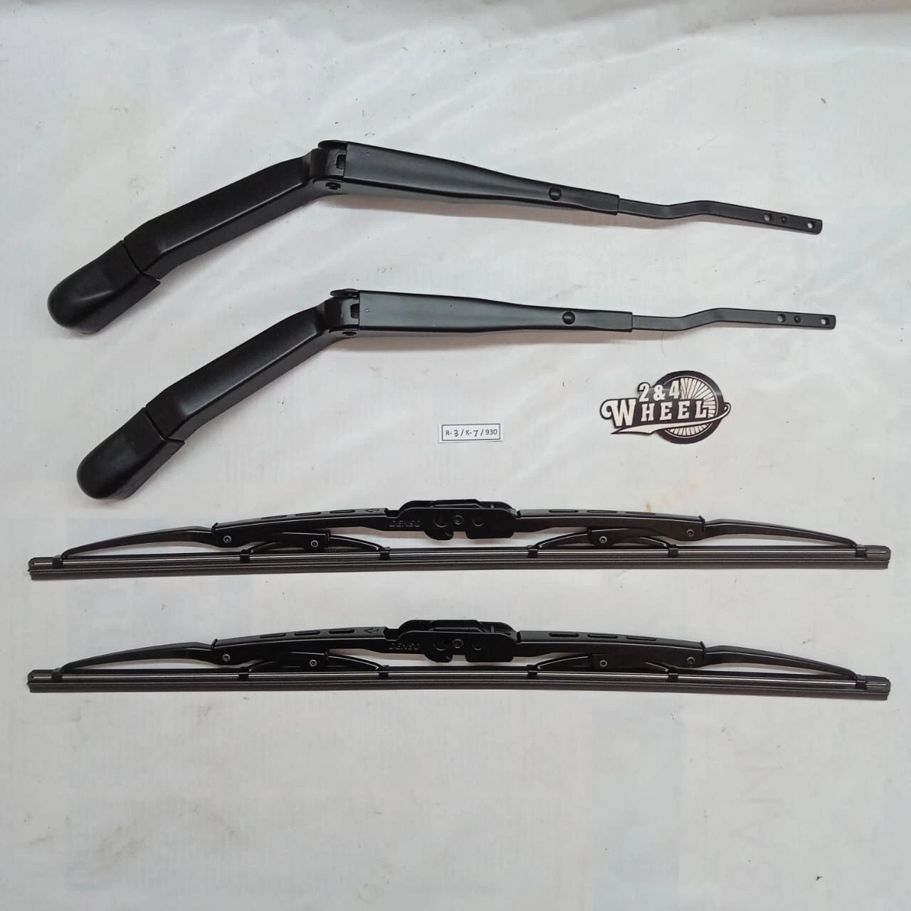 Daihatsu TAFT FEROZA ROCKY FOURTRAK SPORTRAK Front Wiper Arm Blade SET RHD