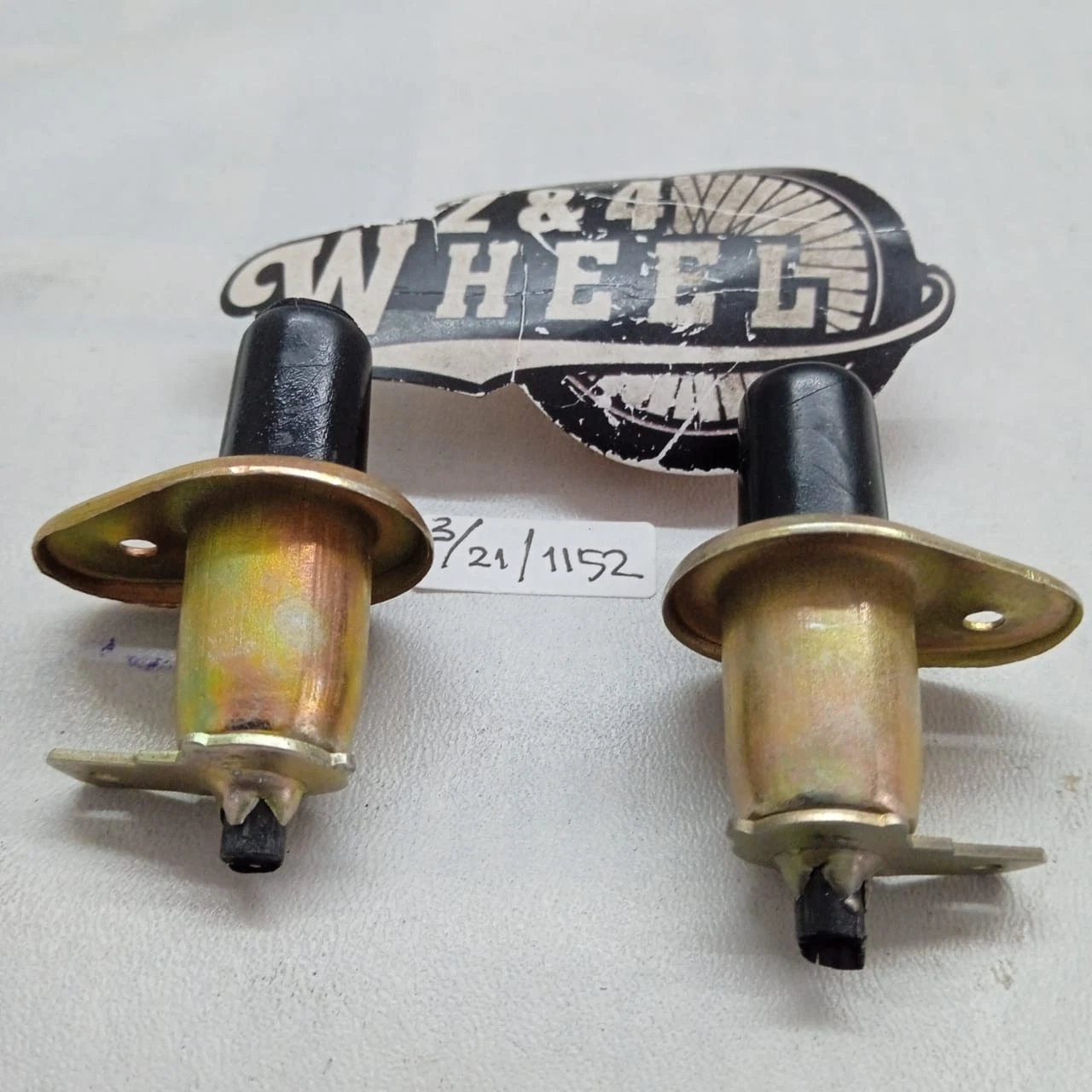 Daihatsu Feroza TAFT Rocky Fourtrak Sportrak Courtesy Lamp Switch Assy Pair - Image 4