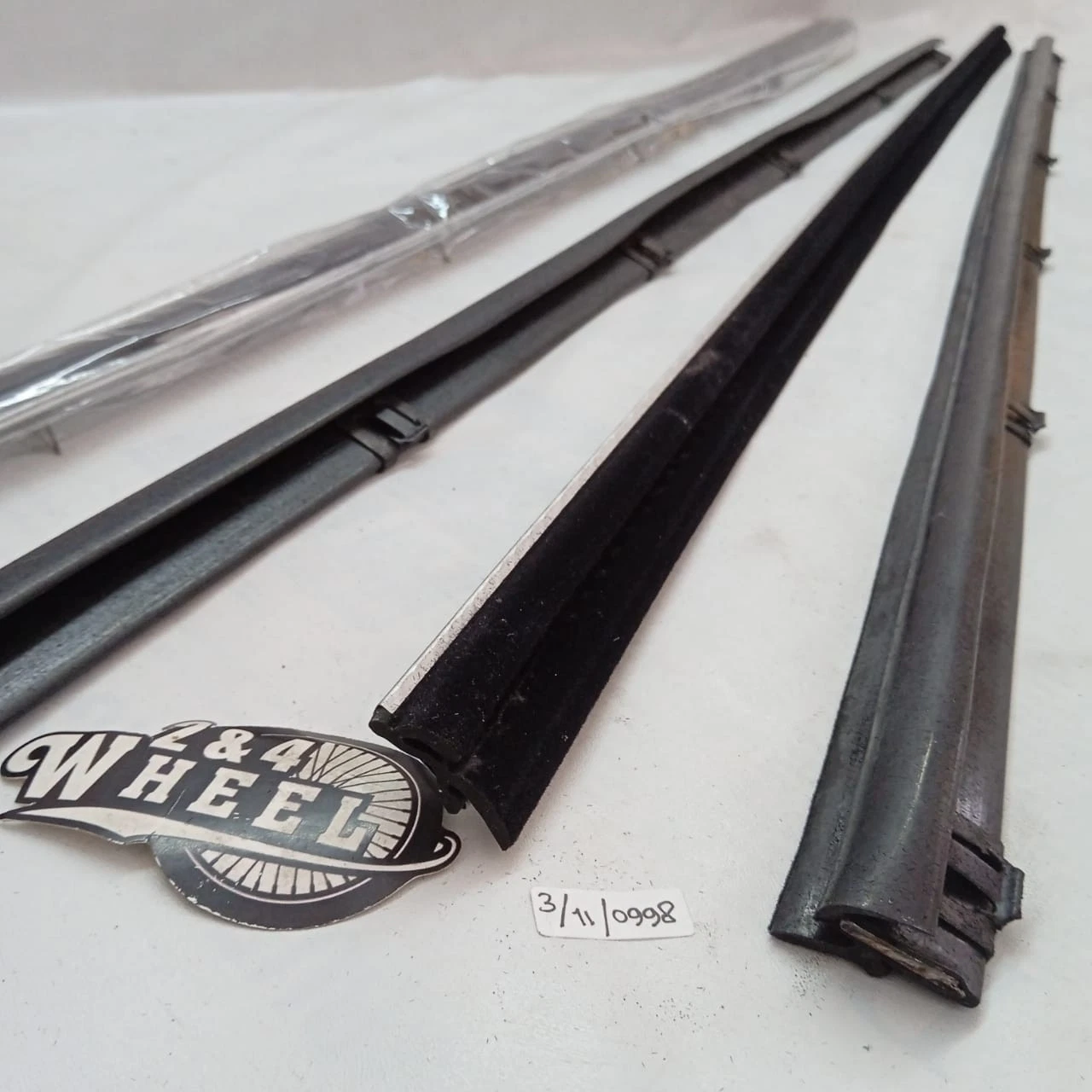 Front Door Glass Weatherstrip Inner Outer For Daihatsu Feroza Rocky Sportrak L/R - Image 2