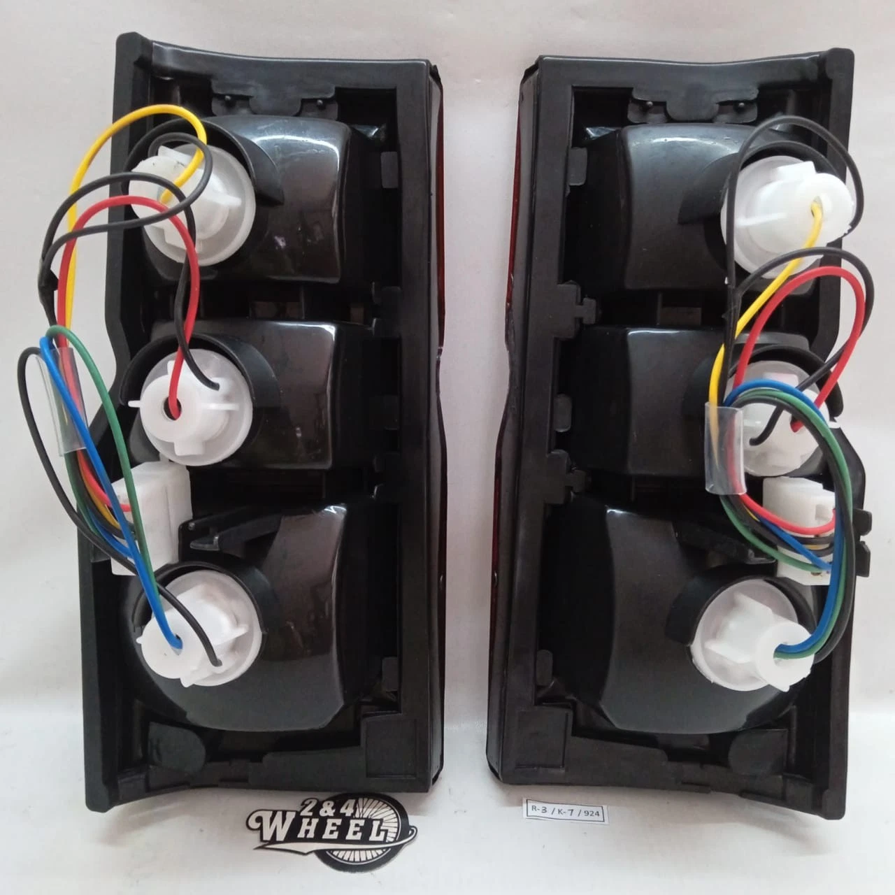 Daihatsu Rocky Feroza Blizzard Rear Tail Light Turn Signal Lamp Pair LH/RH NEW - Image 6