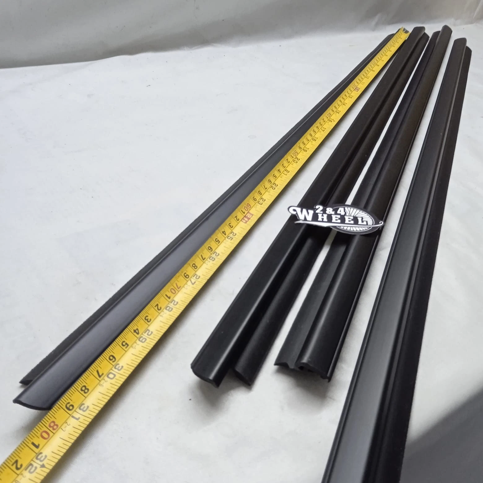 Daihatsu Terios Toyota Rush Door Glass Weatherstrip Outer Set L/R NEW - Image 2