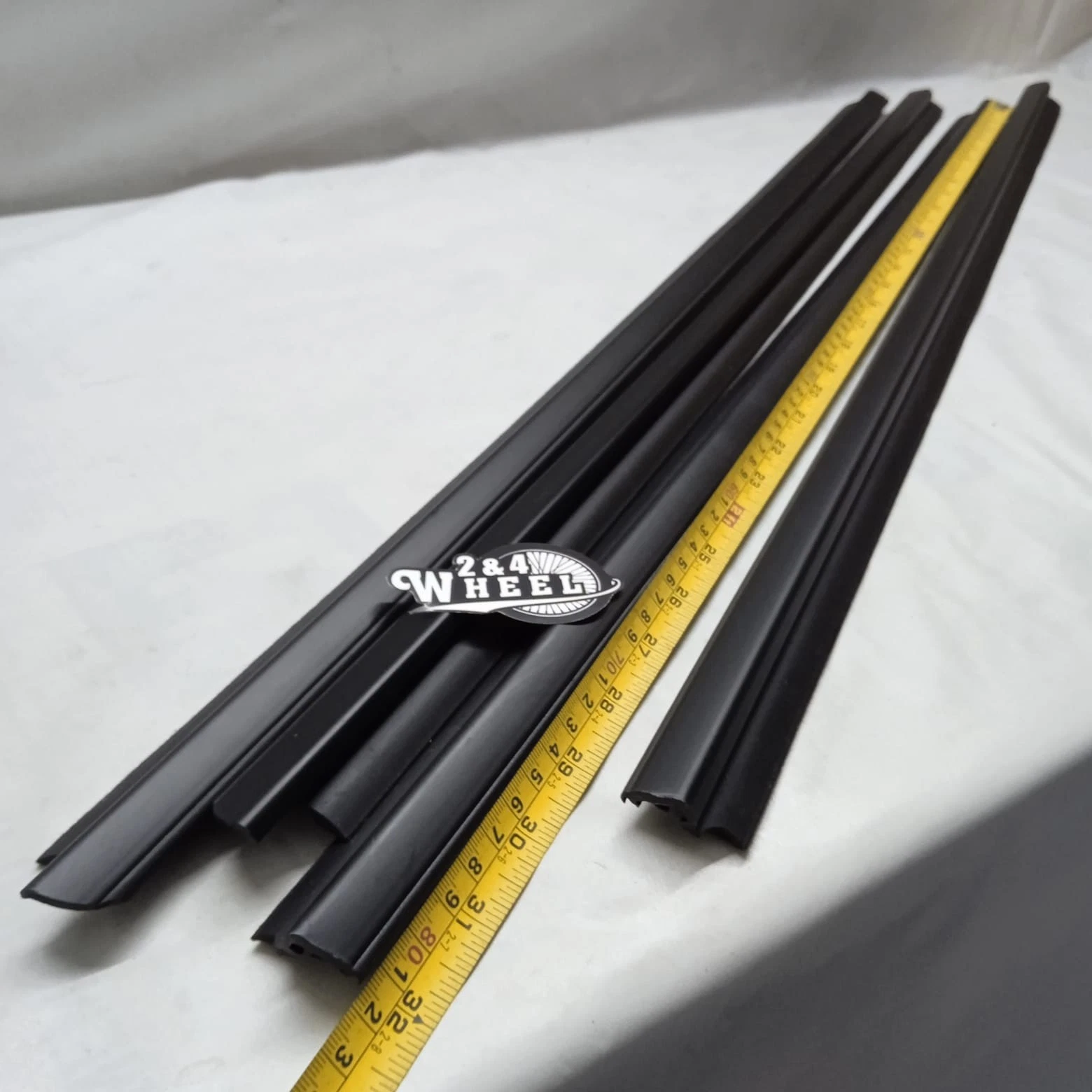 Daihatsu Terios Toyota Rush Door Glass Weatherstrip Outer Set L/R NEW - Image 3