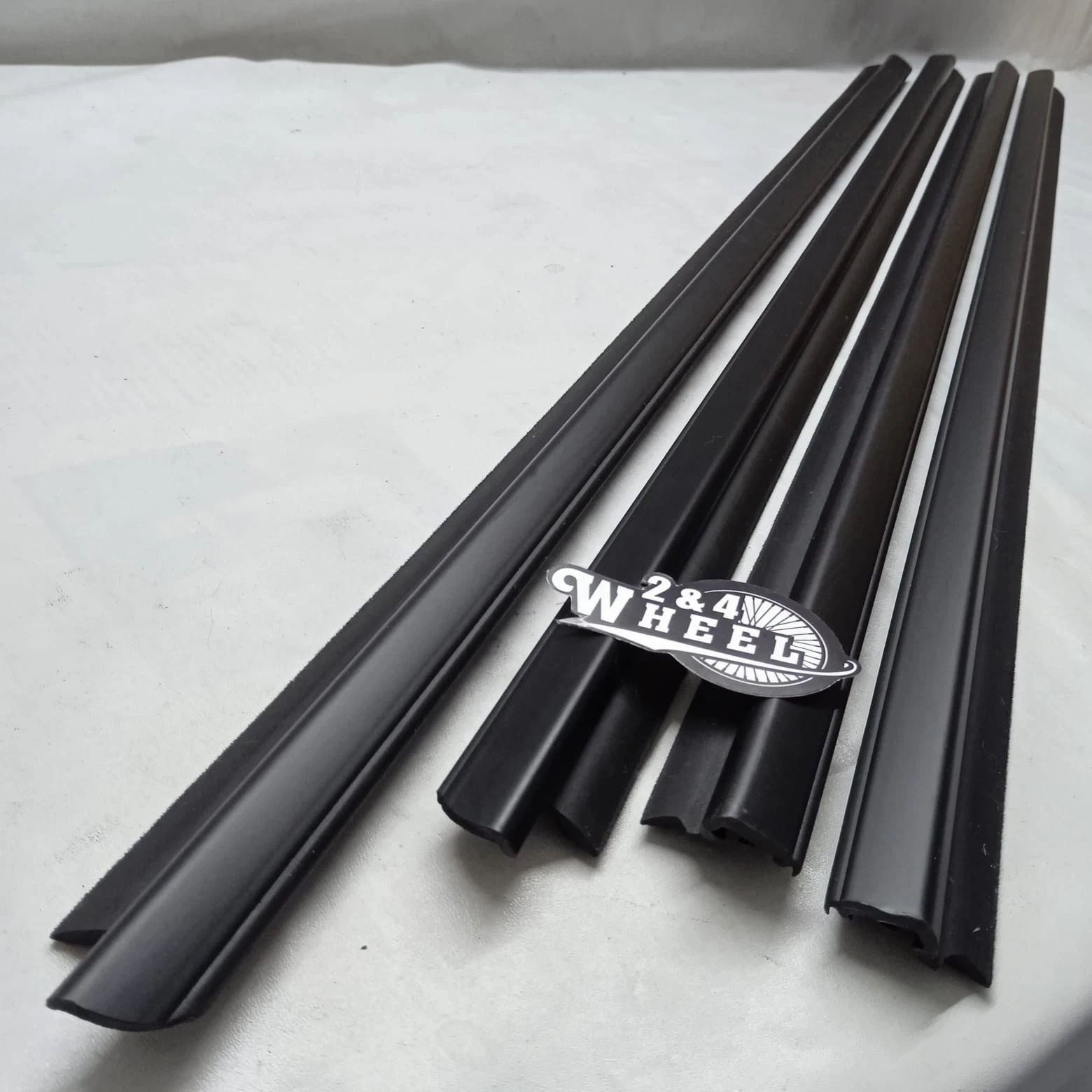 Daihatsu Terios Toyota Rush Door Glass Weatherstrip Outer Set L/R NEW - Image 4