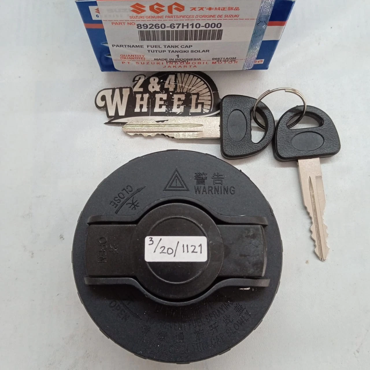 Suzuki APV Carry Every Super Carry GA413 GC415 Fuel Filler Cap with Keys Assy