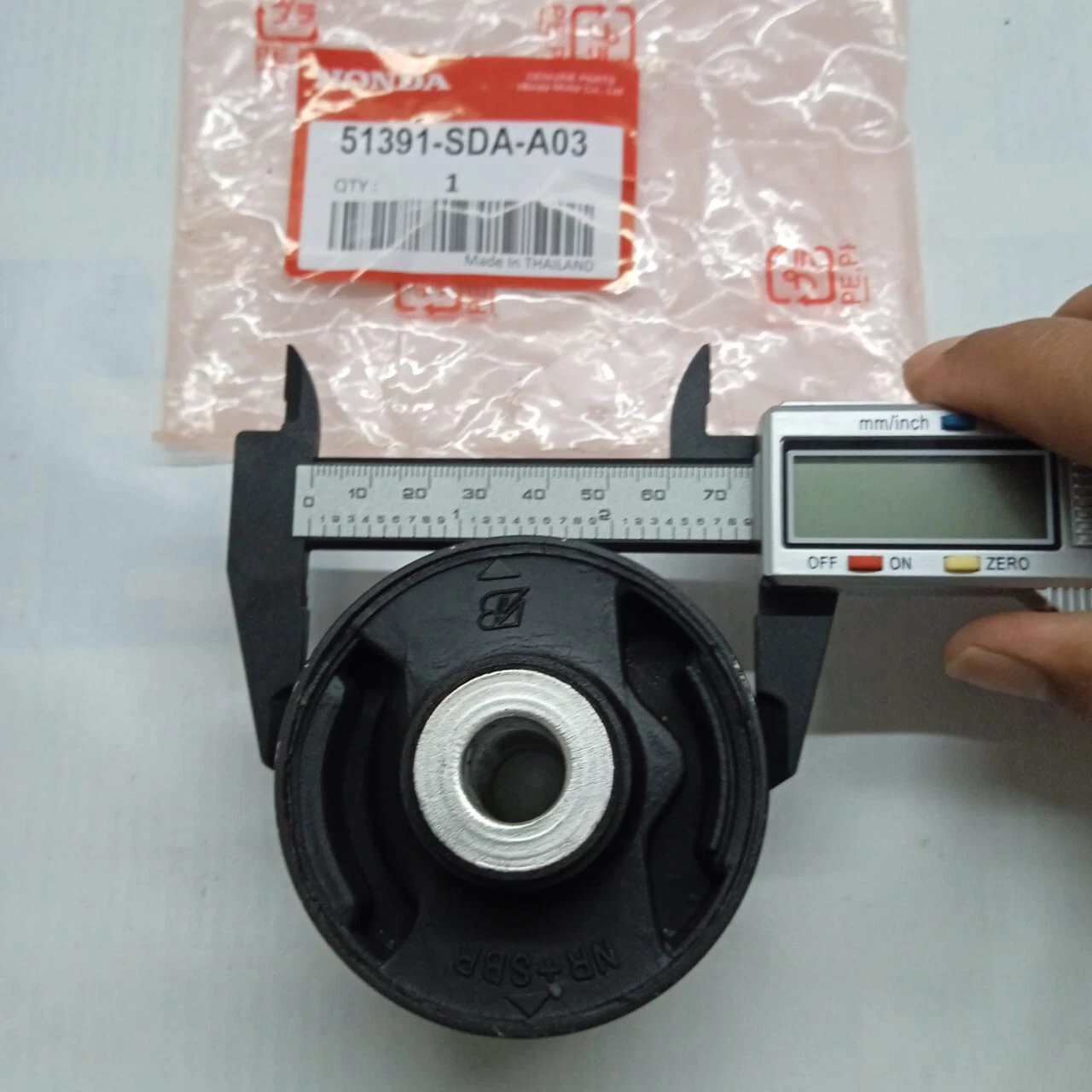 Honda Accord Lower Control Arm Bushing 51391-SDA-A03 NEW - Image 4