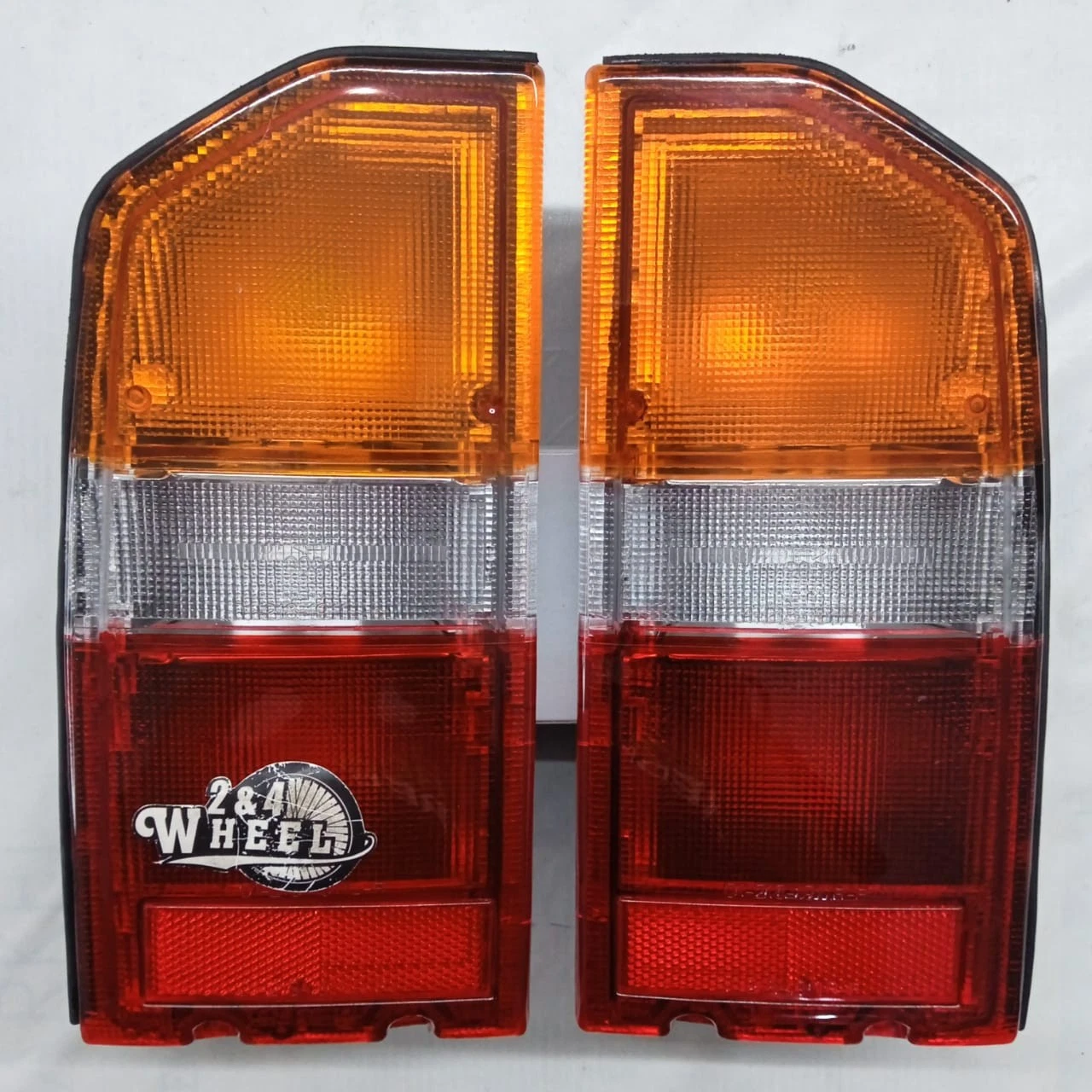 Suzuki Vitara Sidekick Tracker Escudo Rear Tail Light Housing Pair Lh/Rh NEW