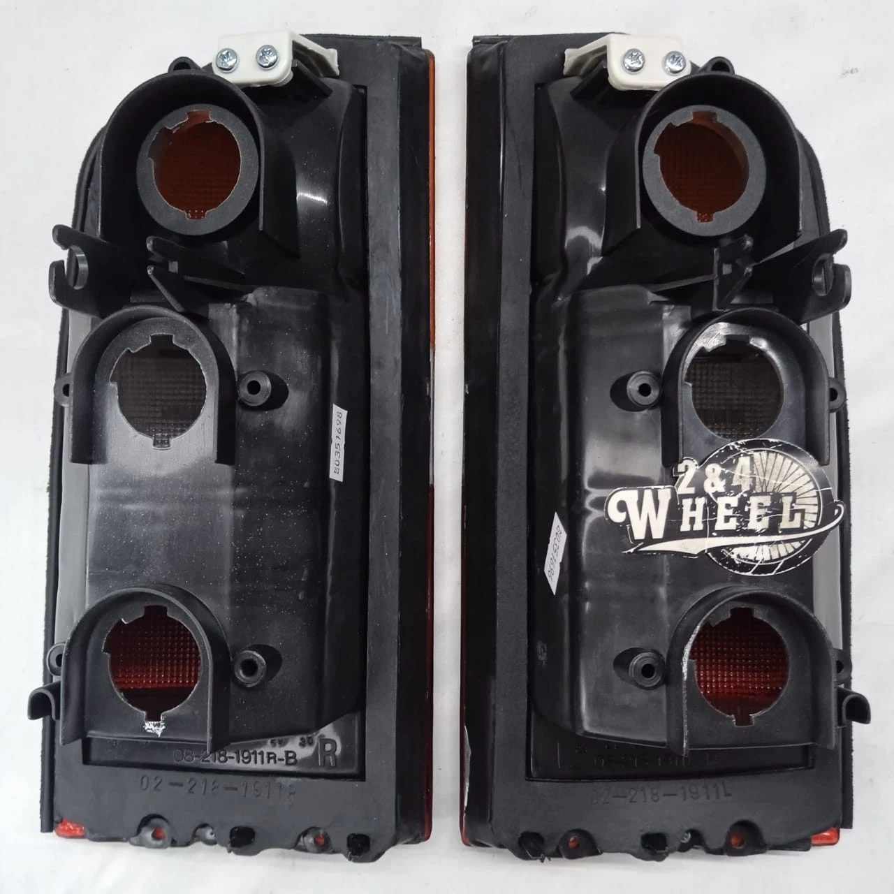 Suzuki Vitara Sidekick Tracker Escudo Rear Tail Light Housing Pair Lh/Rh NEW - Image 3