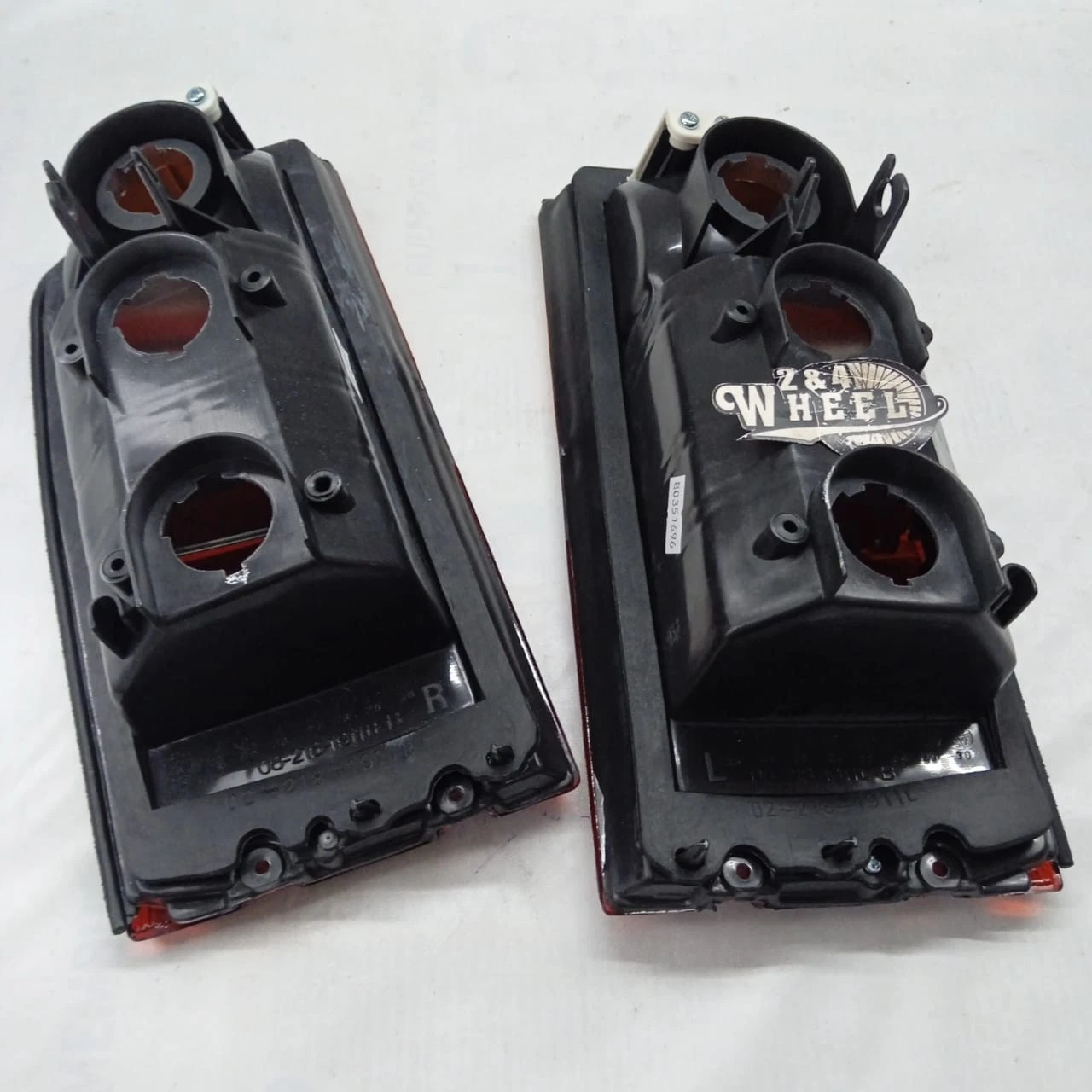 Suzuki Vitara Sidekick Tracker Escudo Rear Tail Light Housing Pair Lh/Rh NEW - Image 4