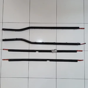 For Suzuki Vitara Sidekick Escudo SE416 Door Window Belt Outer Weatherstrip 4D