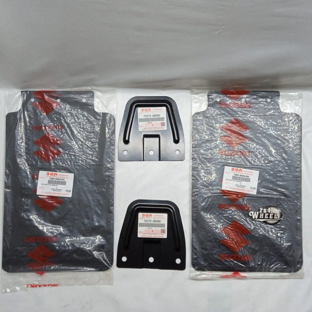 NEW Suzuki Jimny Samurai Sierra Maruti SJ410 SJ413 Rear Mudflap and Bracket