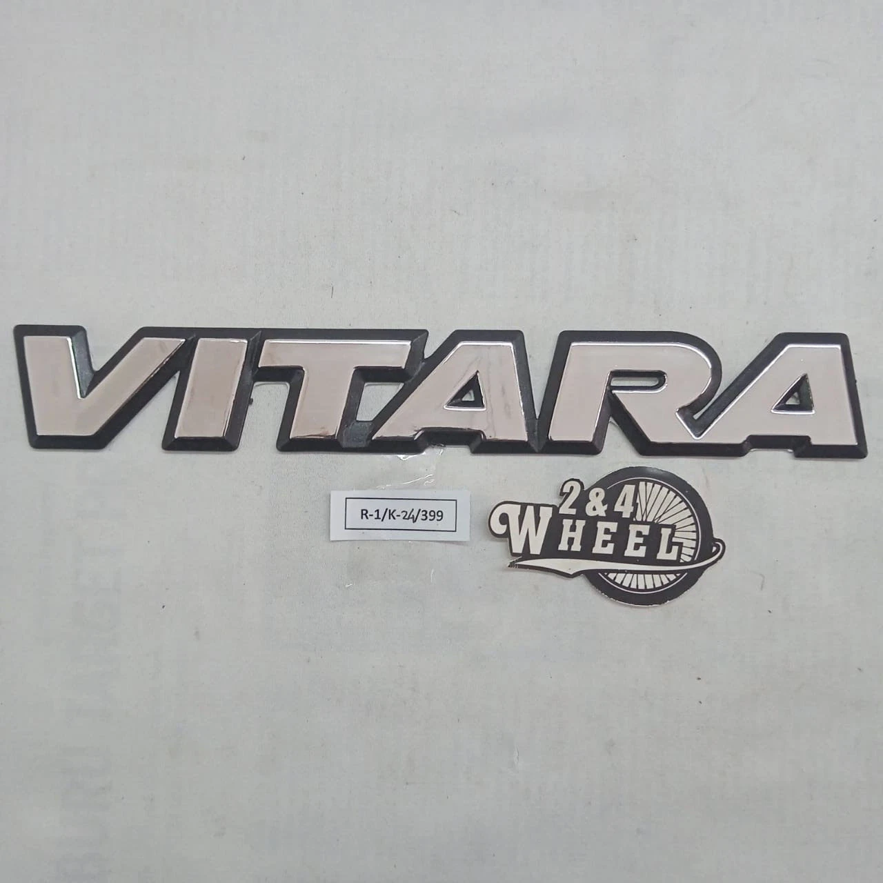 Suzuki Vitara Front Door Side Emblem 77823-60A00-G78 1Pcs NEW