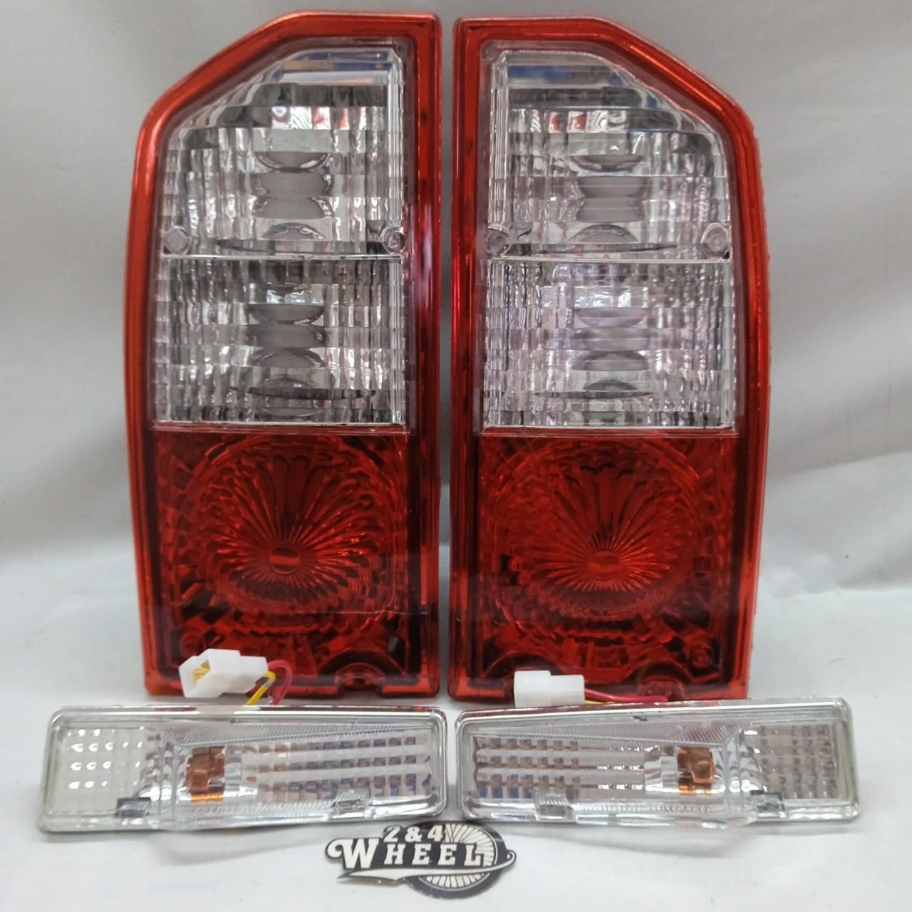 Suzuki Vitara Sidekick Tracker Escudo Rear Tail Light Housing and Side Light L/R