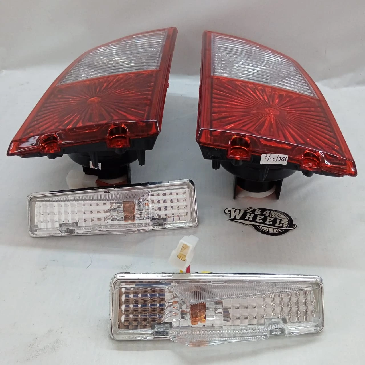 Suzuki Vitara Sidekick Tracker Escudo Rear Tail Light Housing and Side Light L/R - Image 2