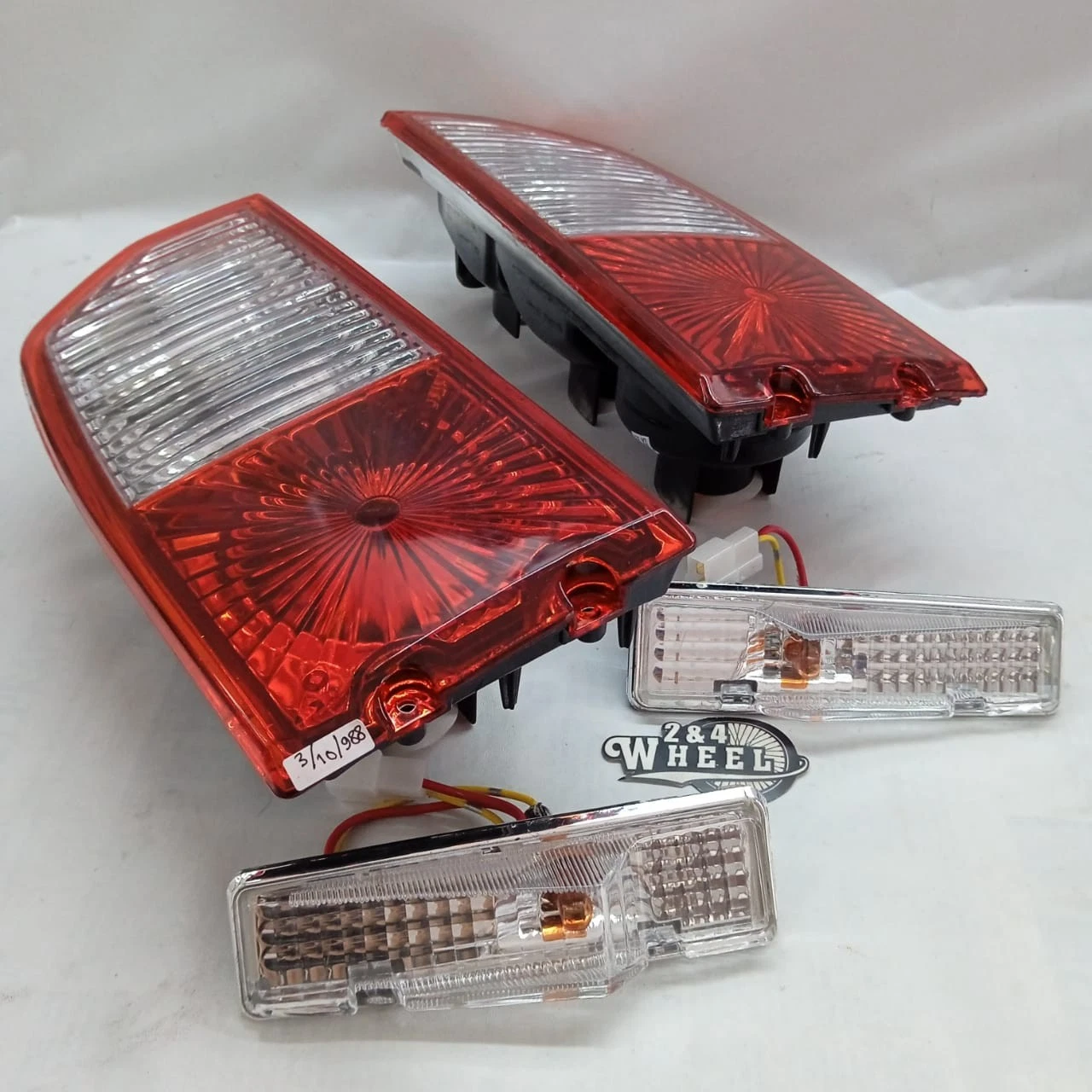 Suzuki Vitara Sidekick Tracker Escudo Rear Tail Light Housing and Side Light L/R - Image 3