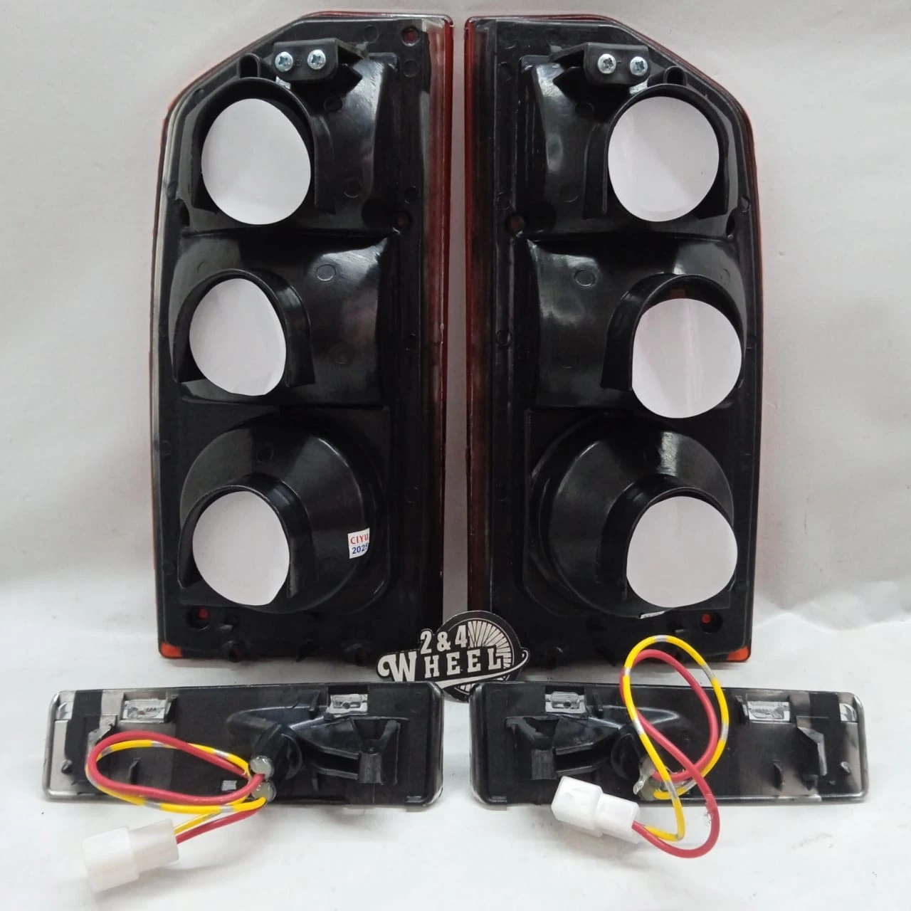 Suzuki Vitara Sidekick Tracker Escudo Rear Tail Light Housing and Side Light L/R - Image 4