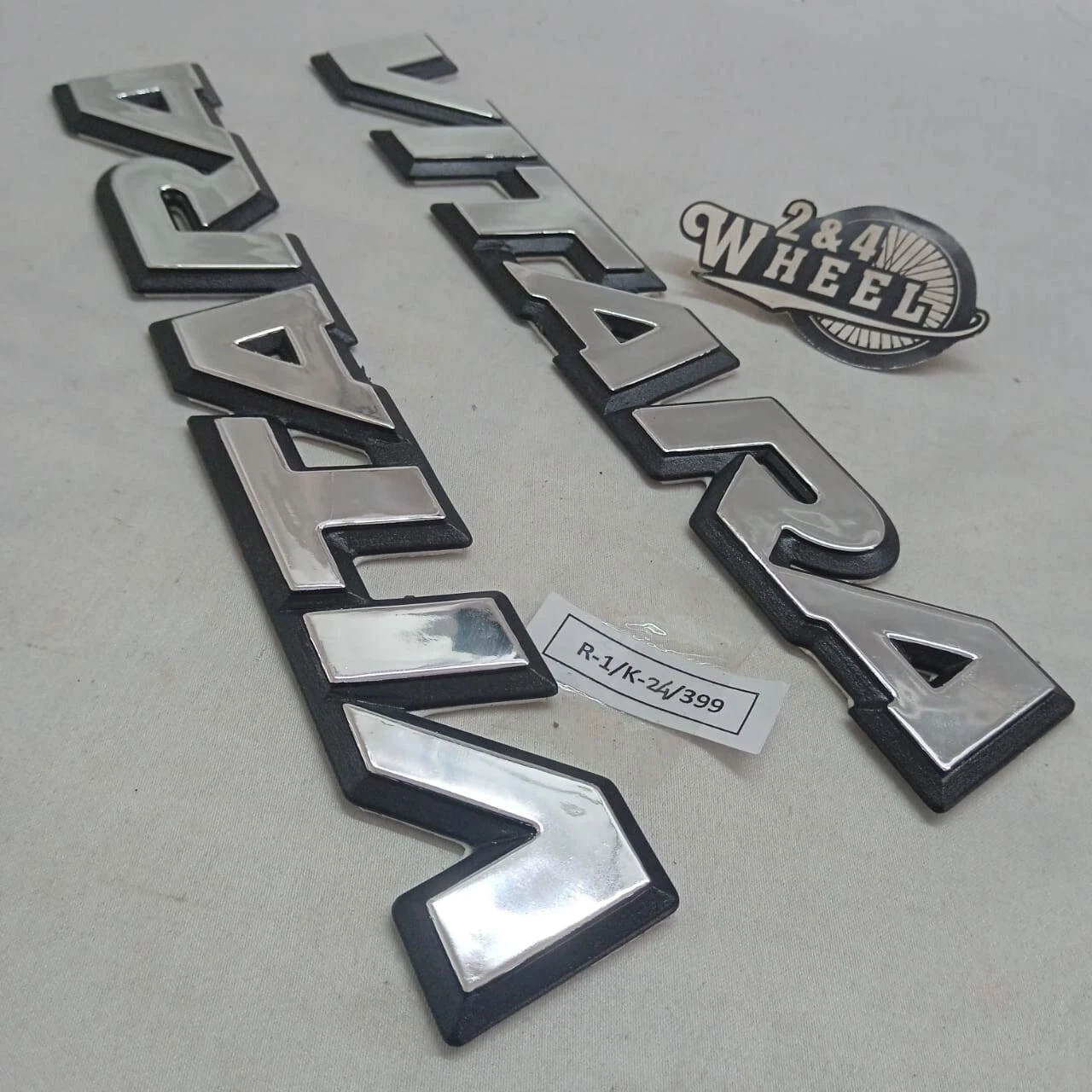 Suzuki Vitara Front Side Door Emblem 77823-60A00-G78 1Pair L/R NEW - Image 3