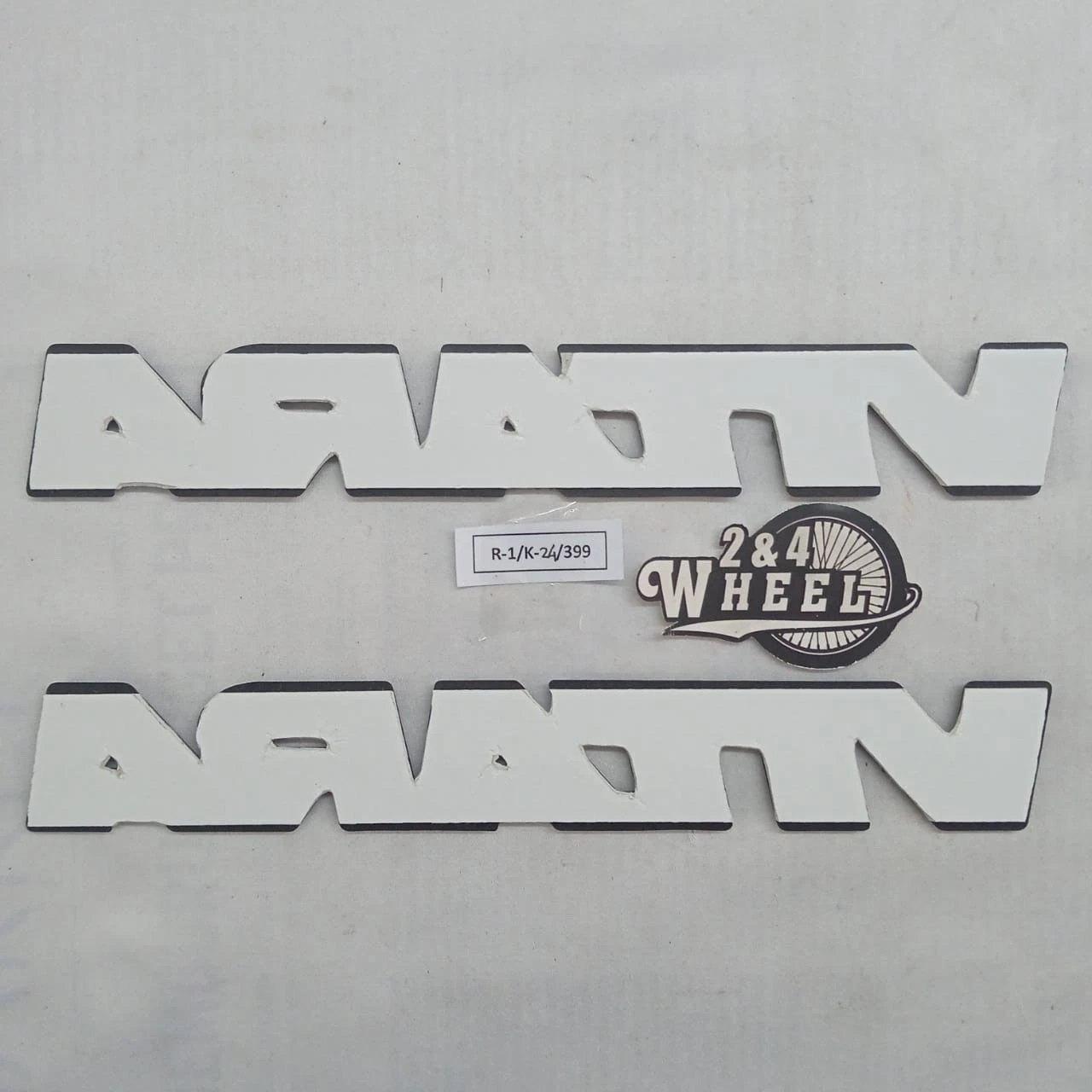 Suzuki Vitara Front Side Door Emblem 77823-60A00-G78 1Pair L/R NEW - Image 4