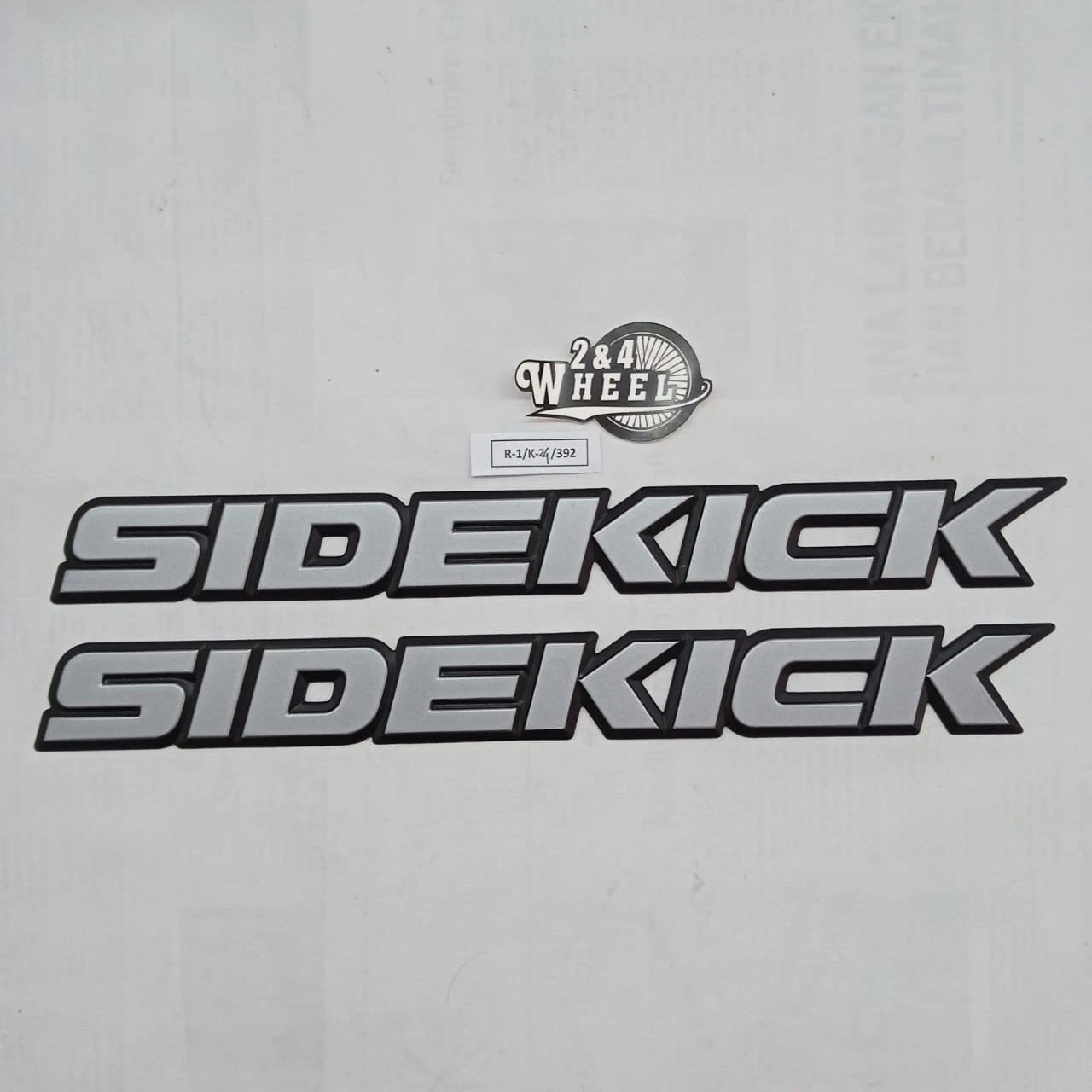 Suzuki Sidekick Front Door Side Emblem 77822-60A00-G78 NEW GENUINE JAPAN 1Pair - Image 2