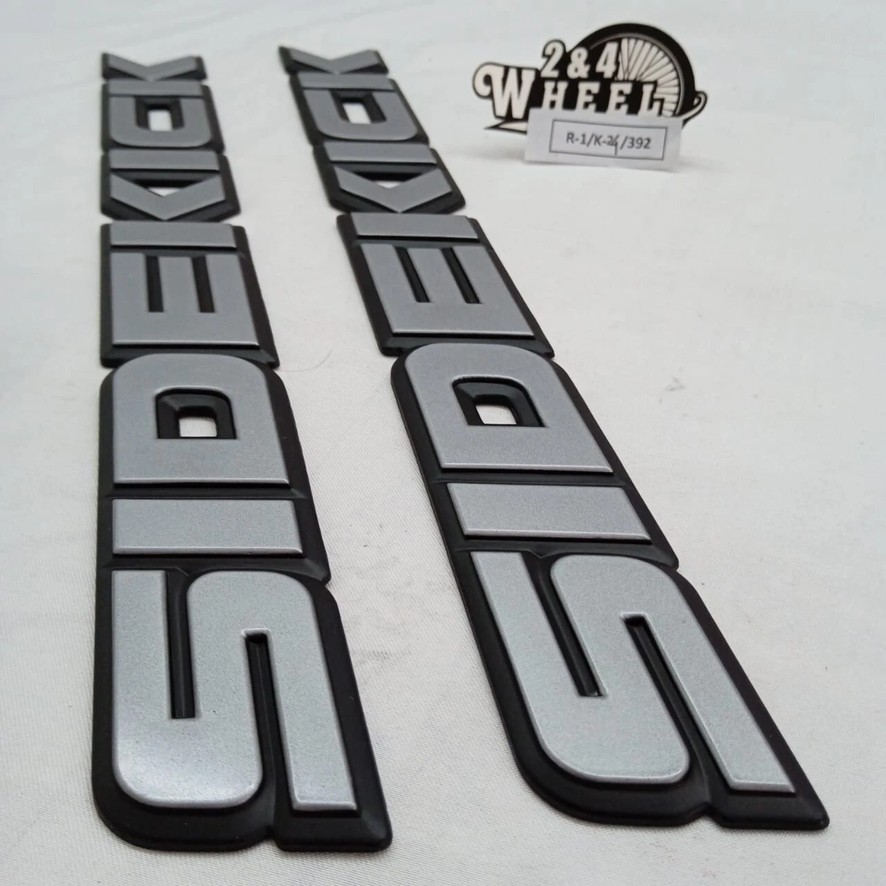 Suzuki Sidekick Front Door Side Emblem 77822-60A00-G78 NEW GENUINE JAPAN 1Pair - Image 3